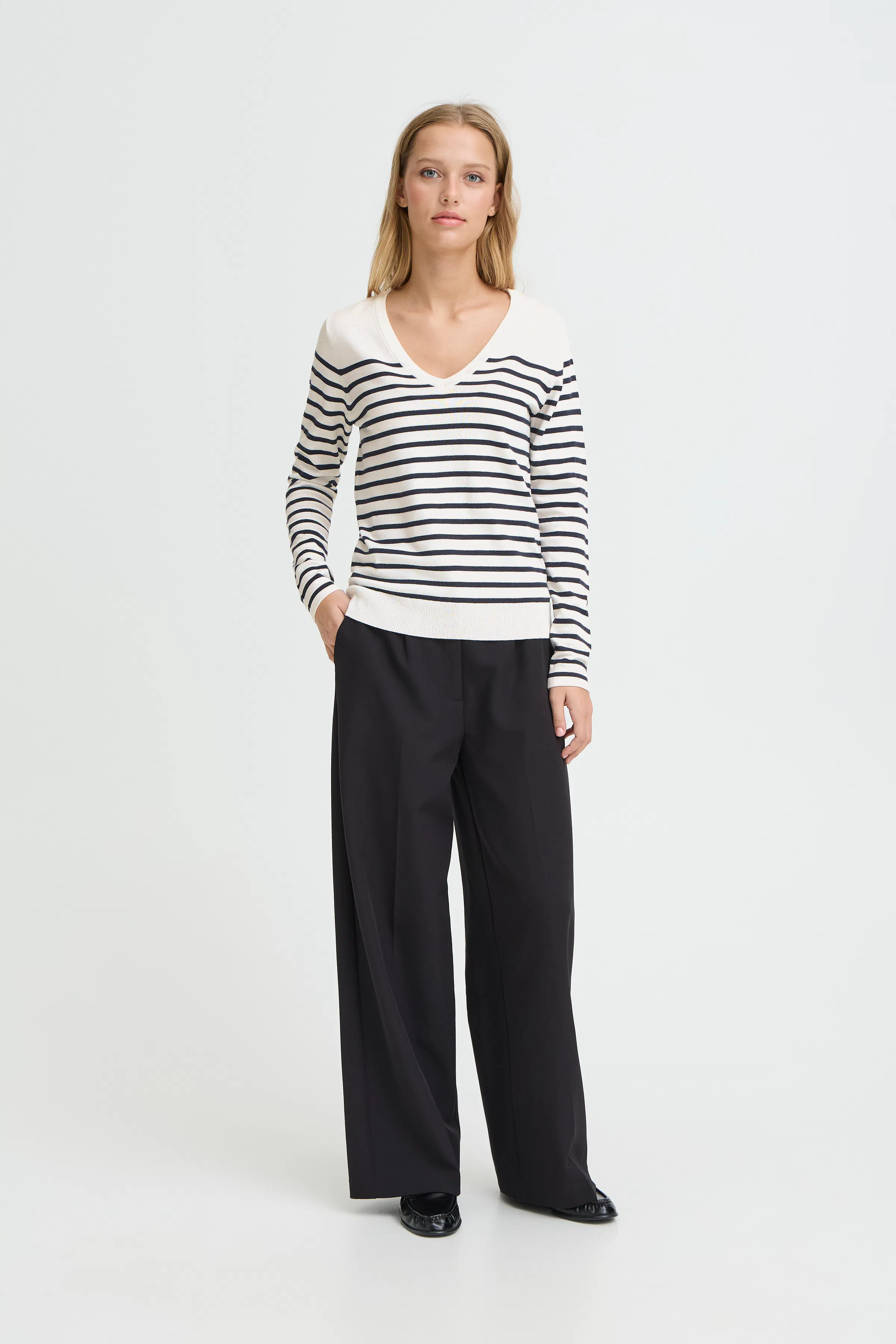 IHLULS V-Neck Pullover LOOKBOOK FRONT 20125815-900006937