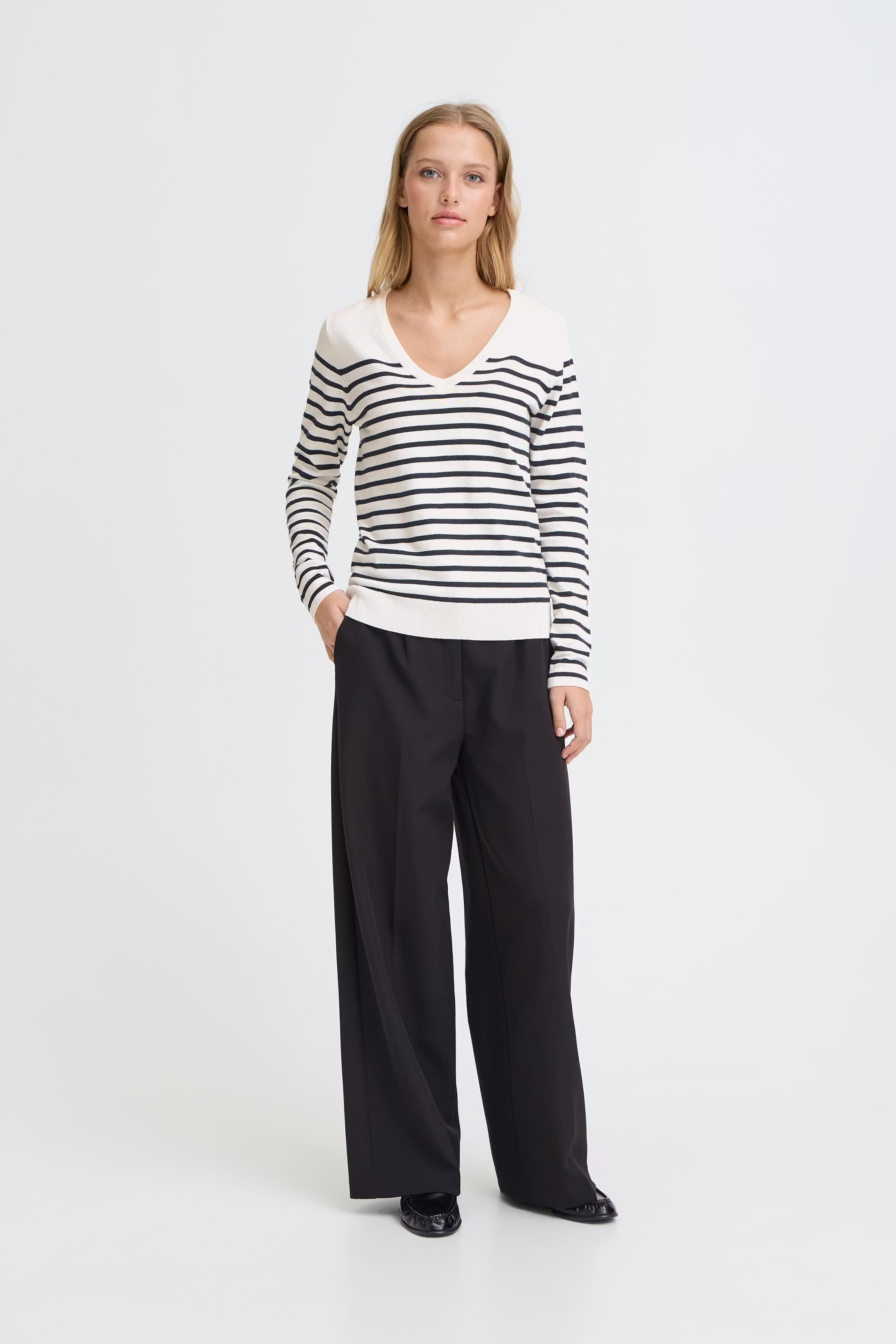 IHLULS V-Neck Pullover LOOKBOOK FRONT 20125815-900006937