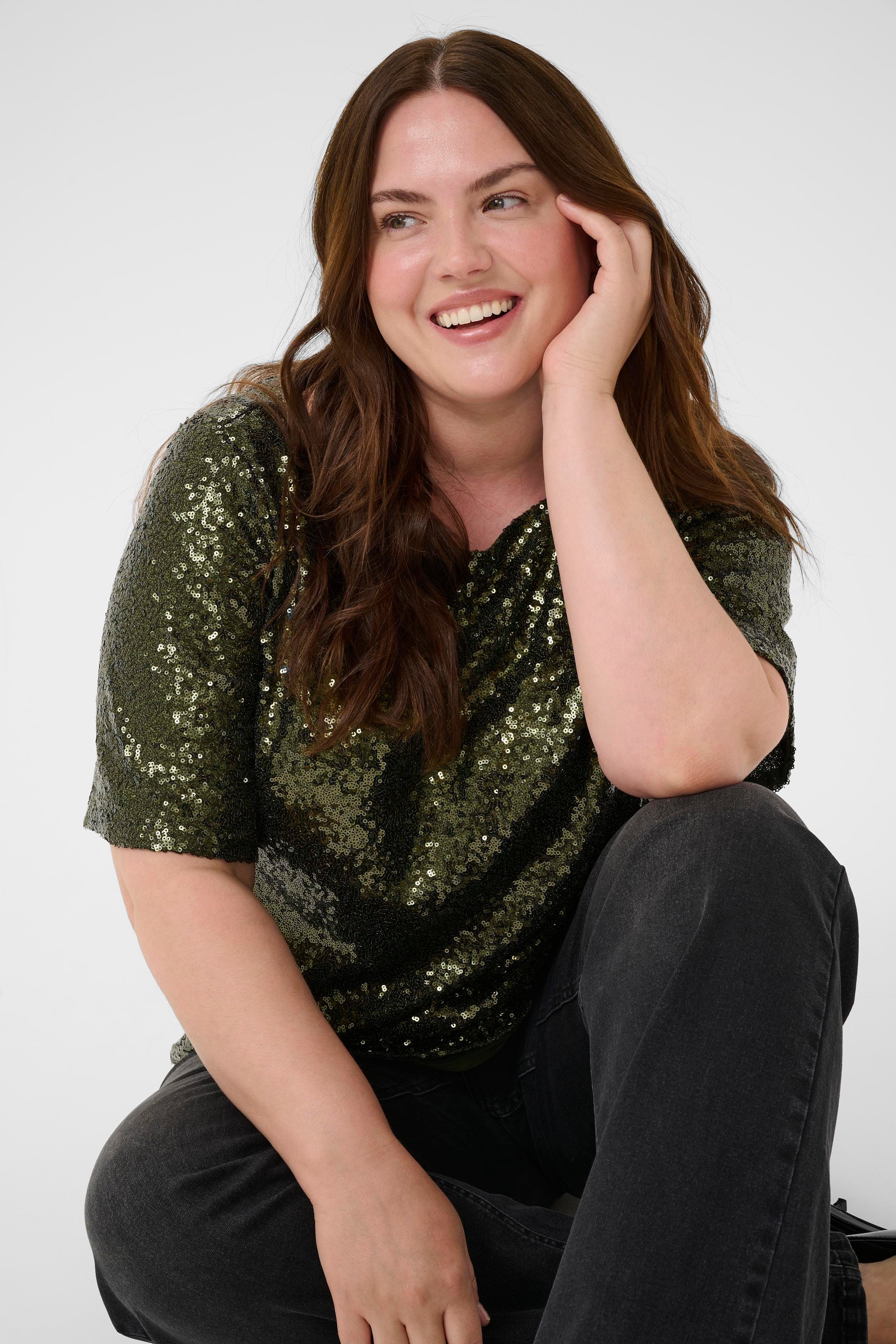 KCmirana Paillettenbluse LOOKBOOK DETAIL 10583819-190512