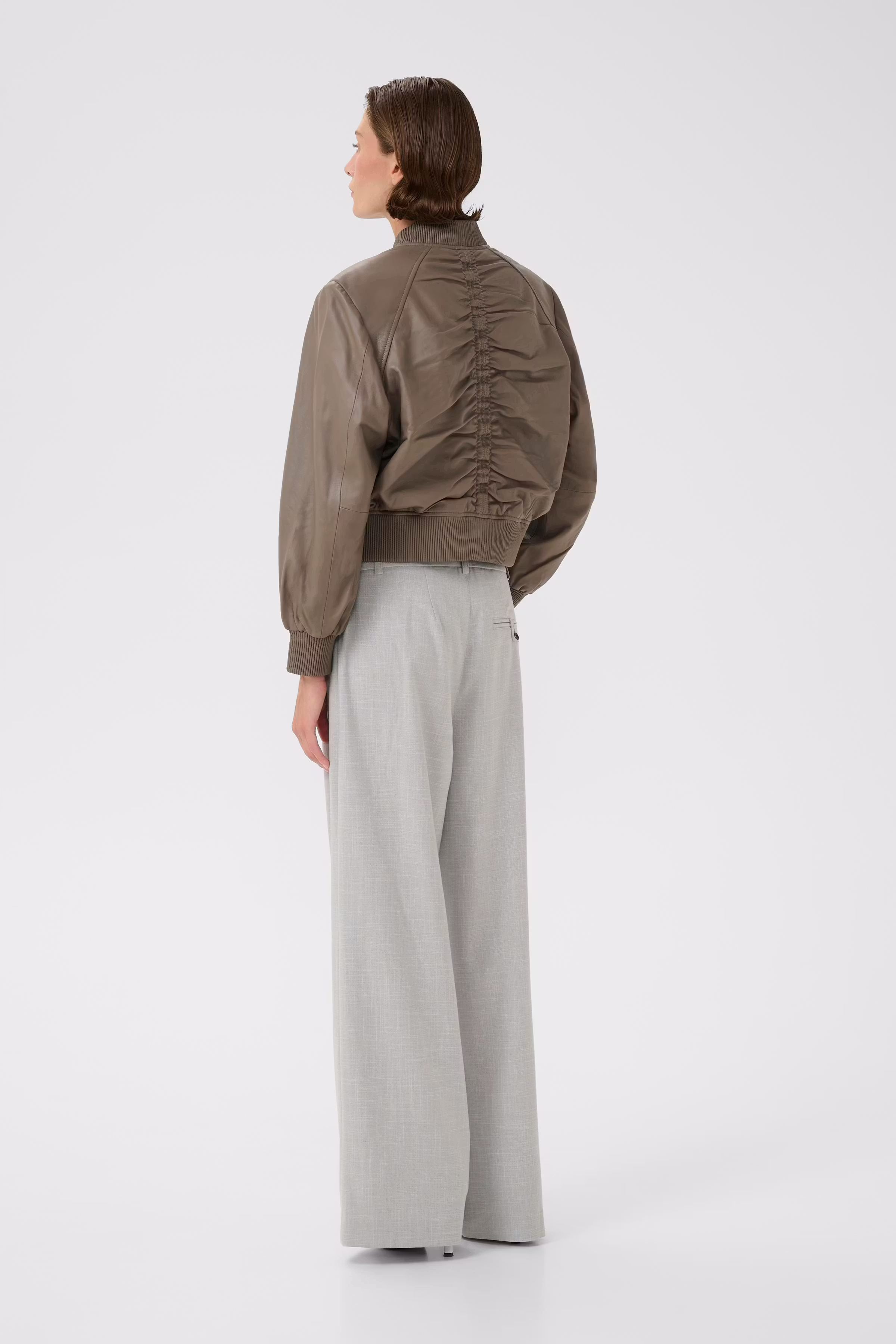 KBElena Hose LOOKBOOK BACK 10105829-1658031