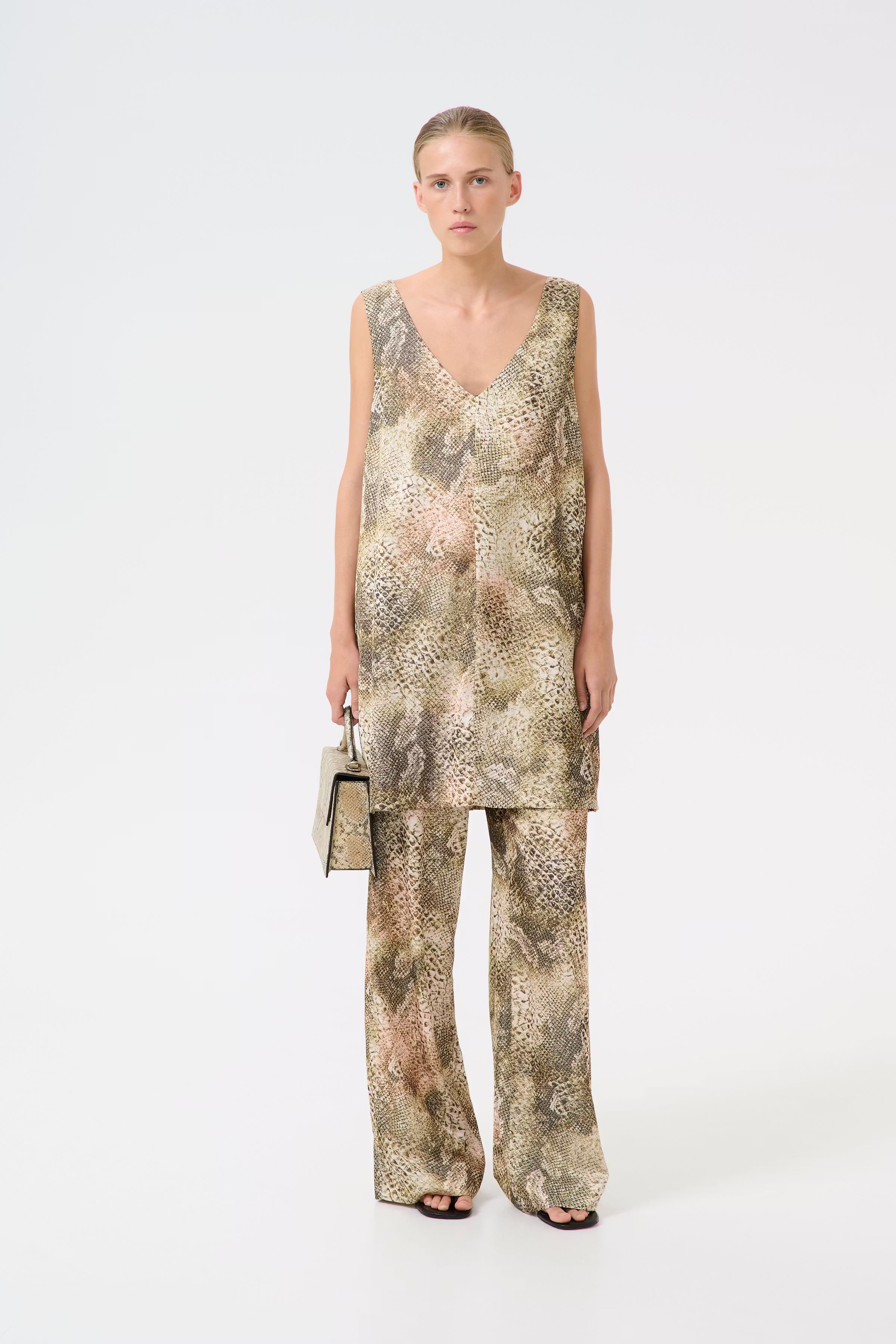 GZsanti Dress LOOKBOOK FRONT 10910241-107549