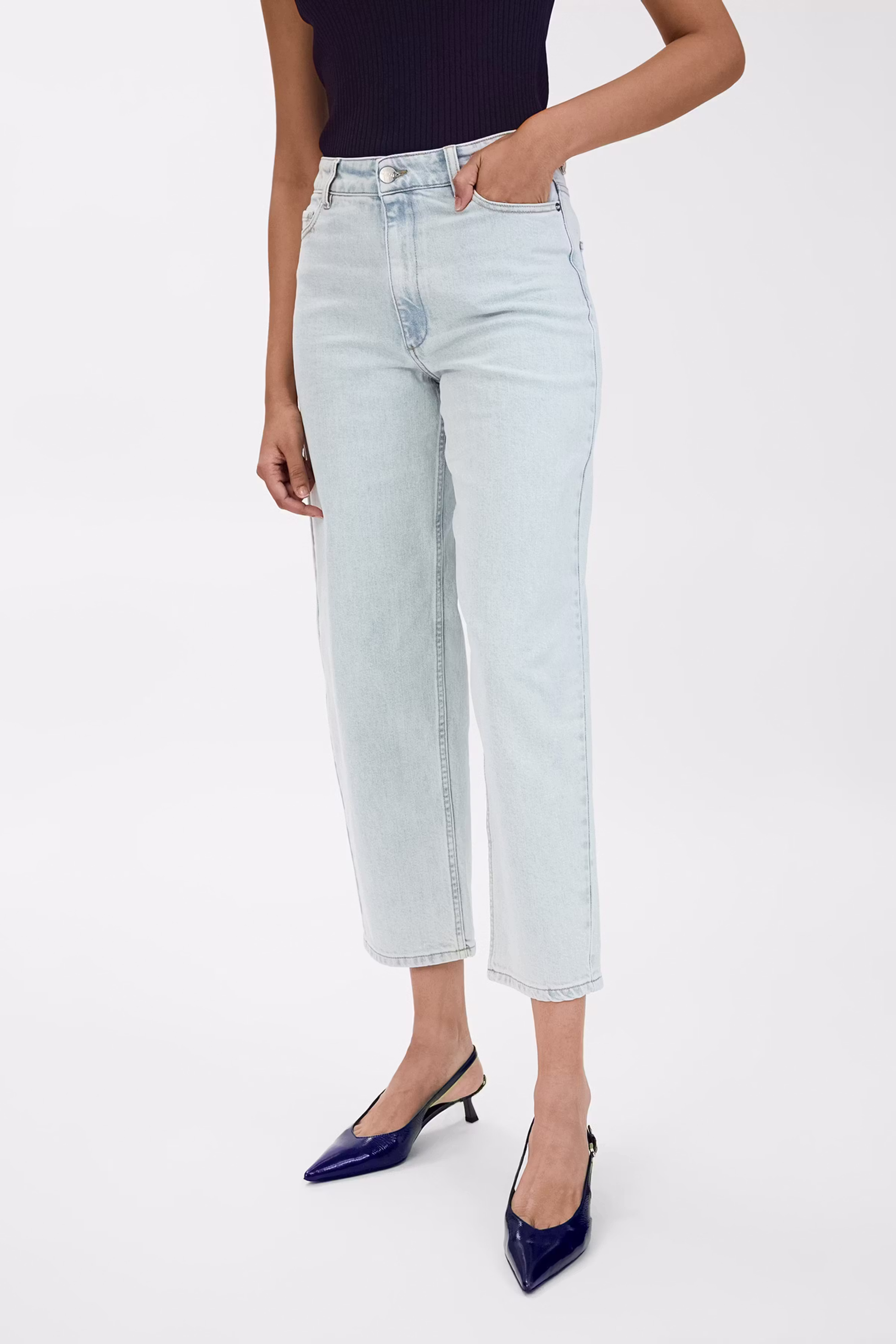 IOPETRA JEANS LOOKBOOK FRONT 30600612-BL806