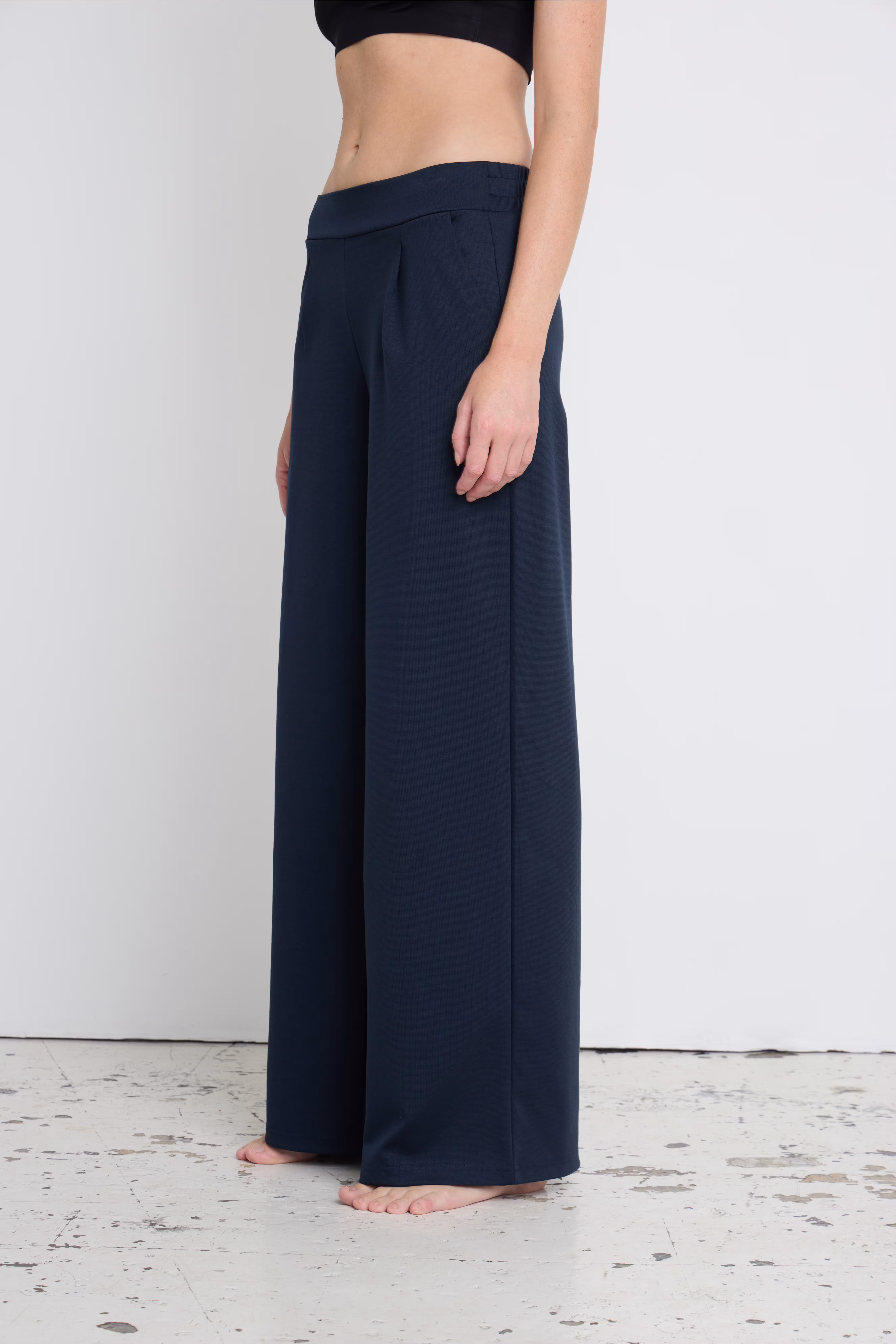 IHKATE Trousers LOCATION NONE 20118337-193831