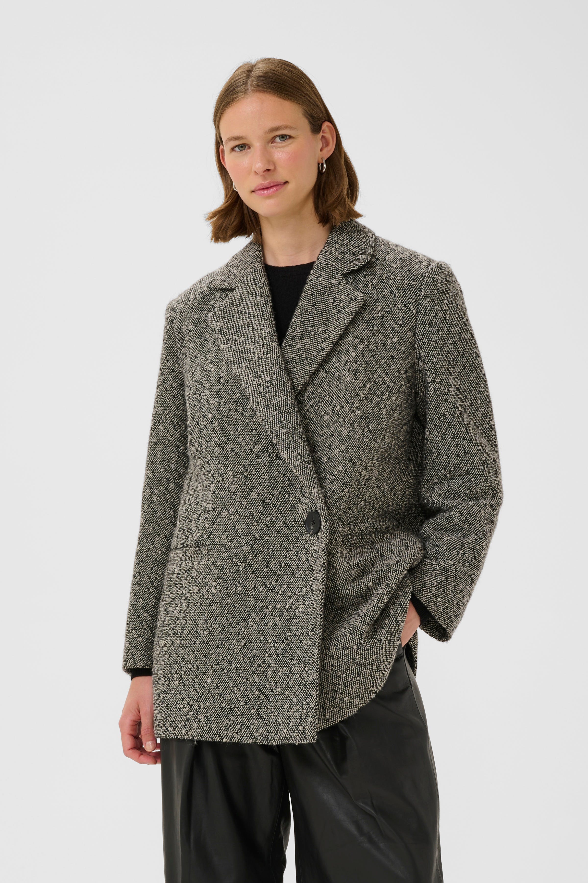 YashaIW Kåpe LOOKBOOK FRONT 30110612-300027