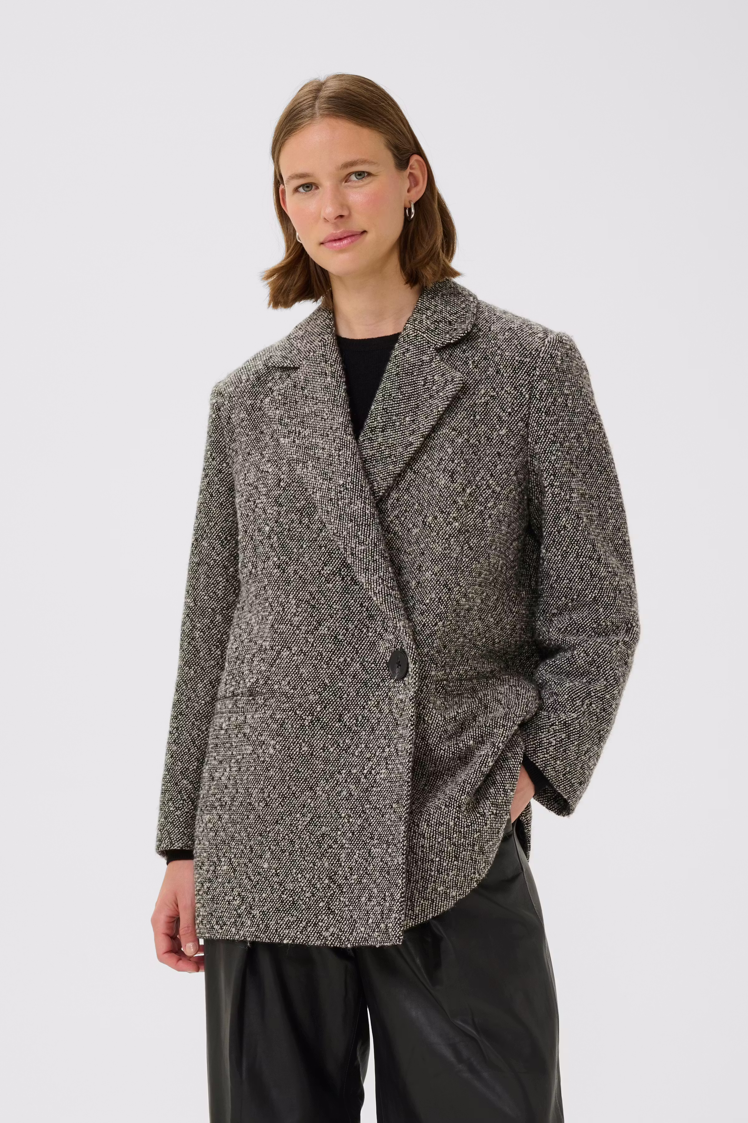 YashaIW Mantel LOOKBOOK FRONT 30110612-300027