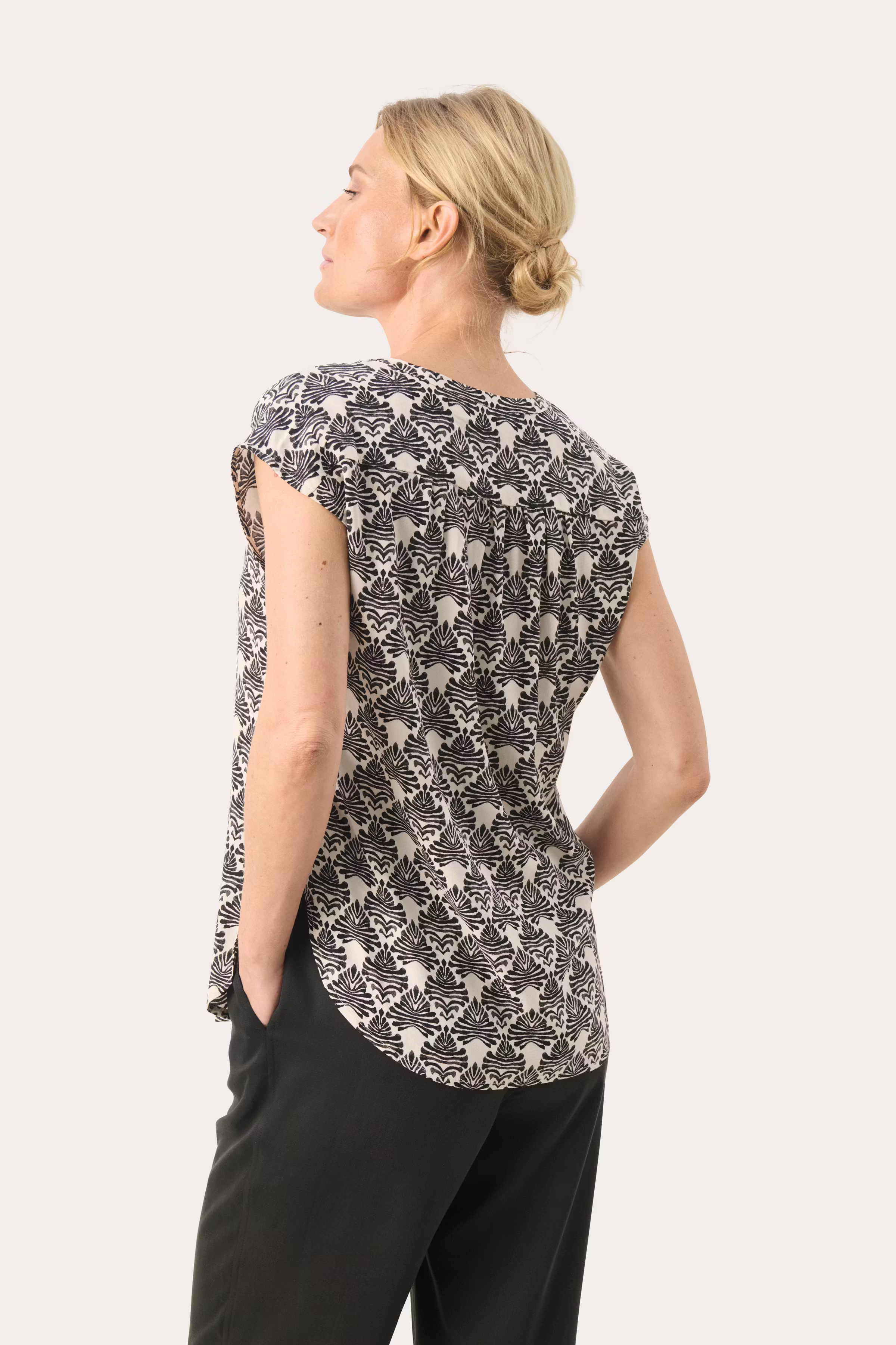 BjarkaPW Top LOOKBOOK BACK 30309153-303082