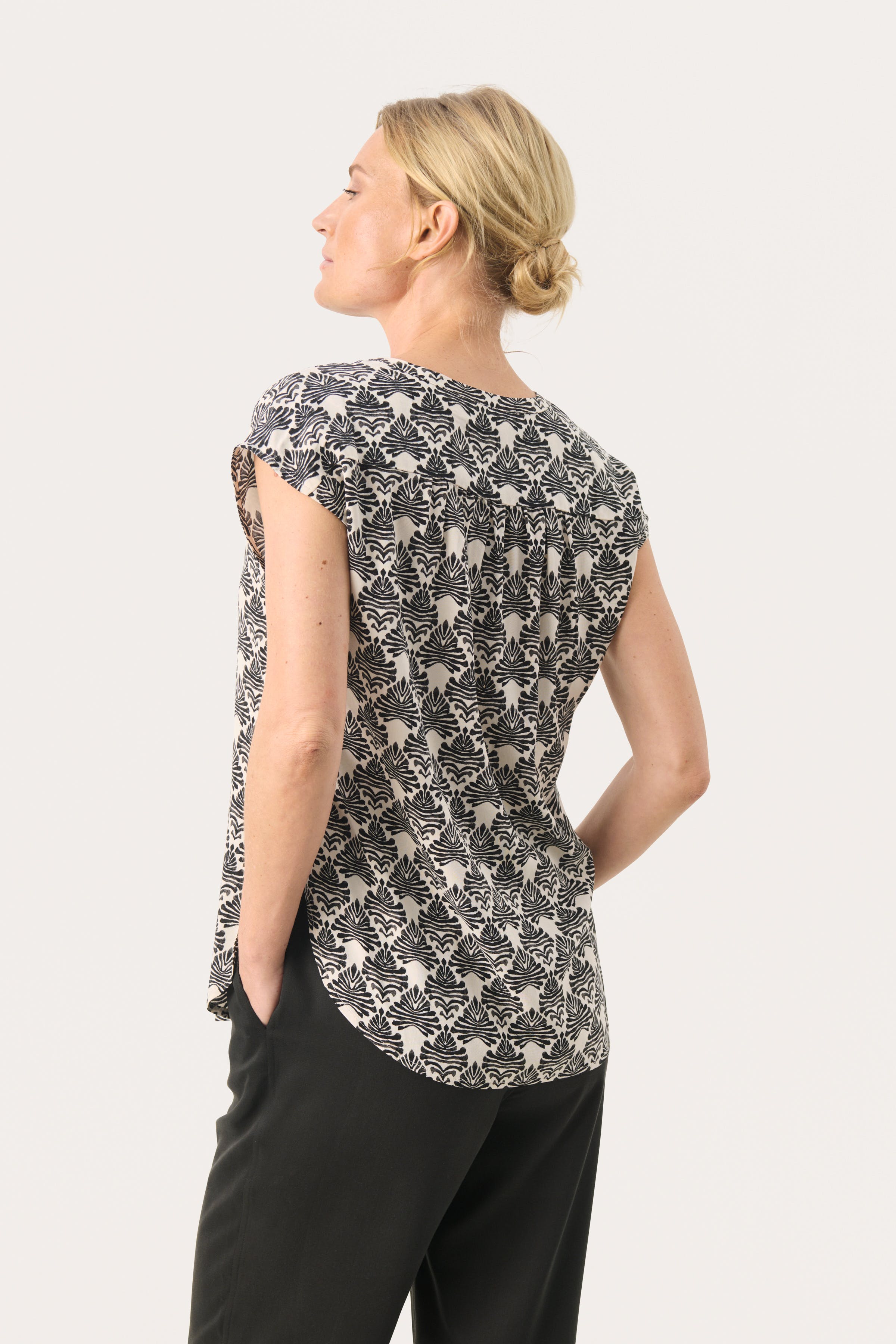 BjarkaPW Top LOOKBOOK BACK 30309153-303082