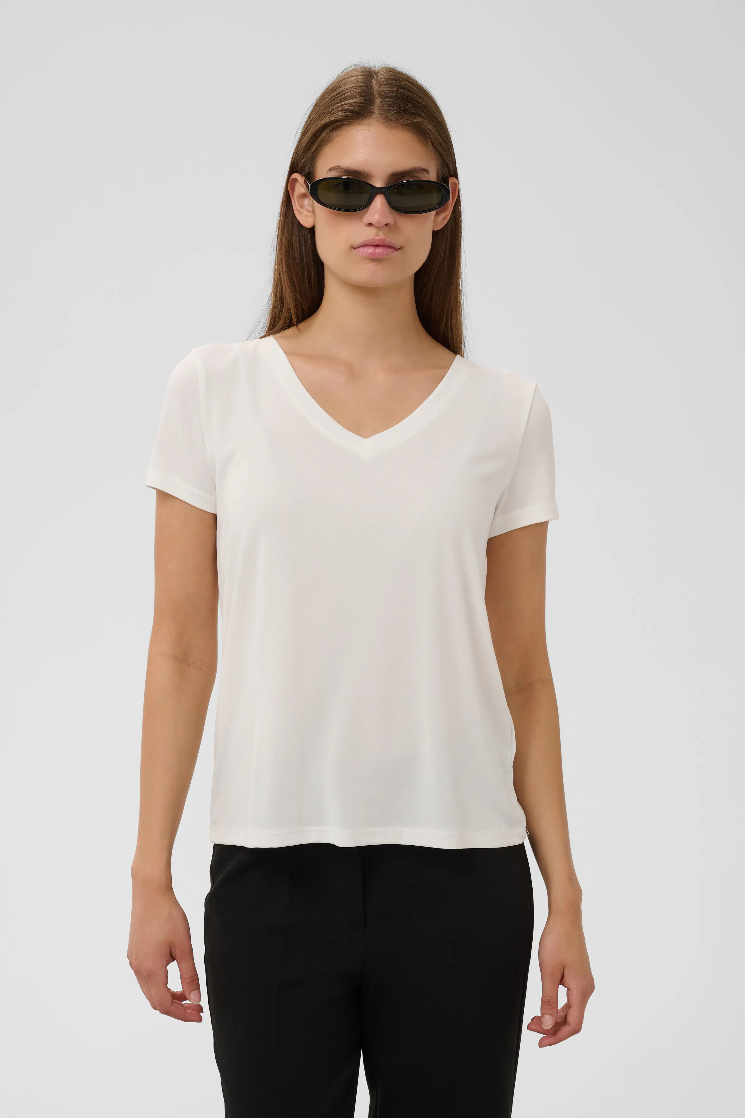 SLColumbine V-neck T-shirt LOOKBOOK FRONT 30404284-40093