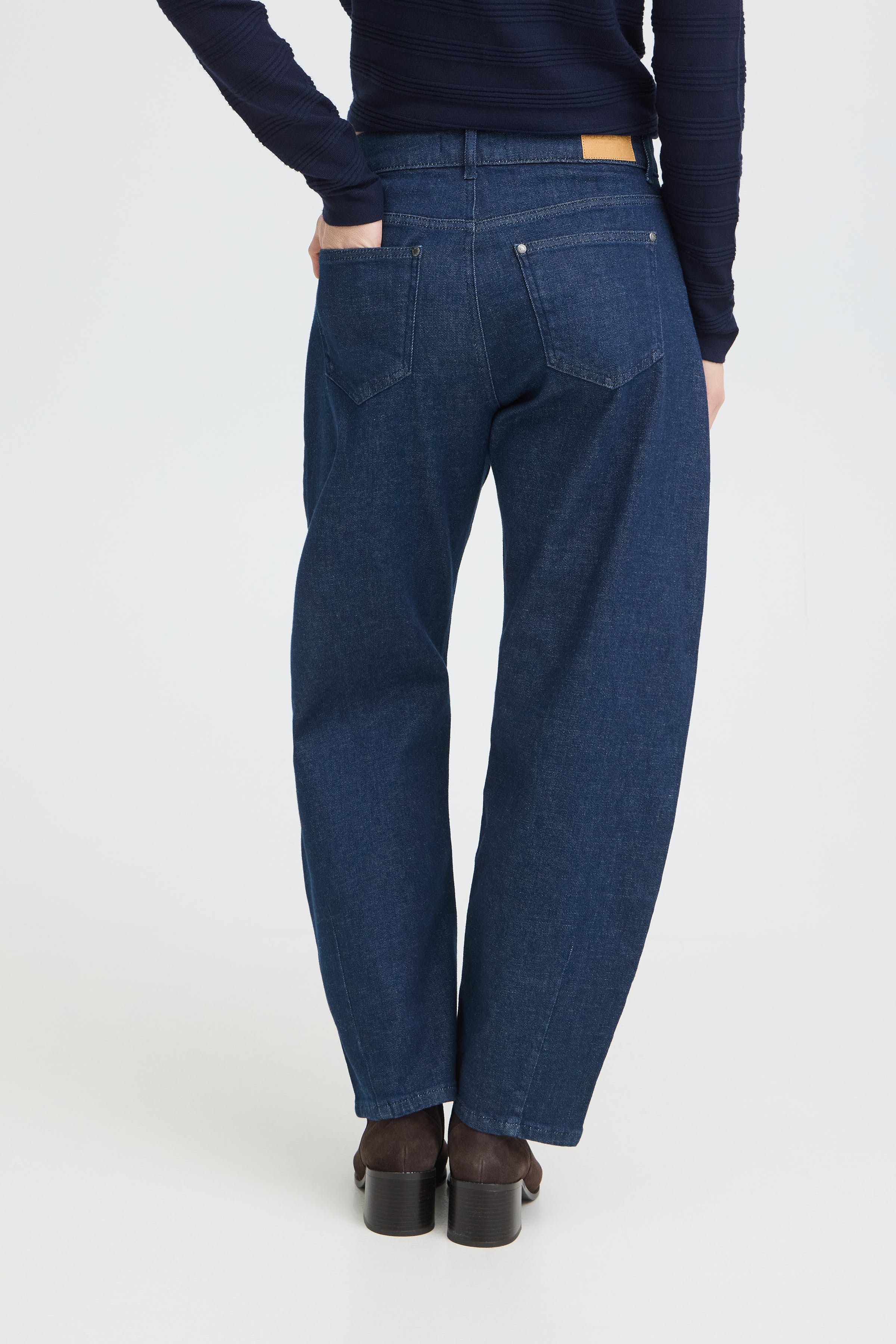 PZANNI HW JEANS BARREL LEG LOOKBOOK BACK 50210210-202124