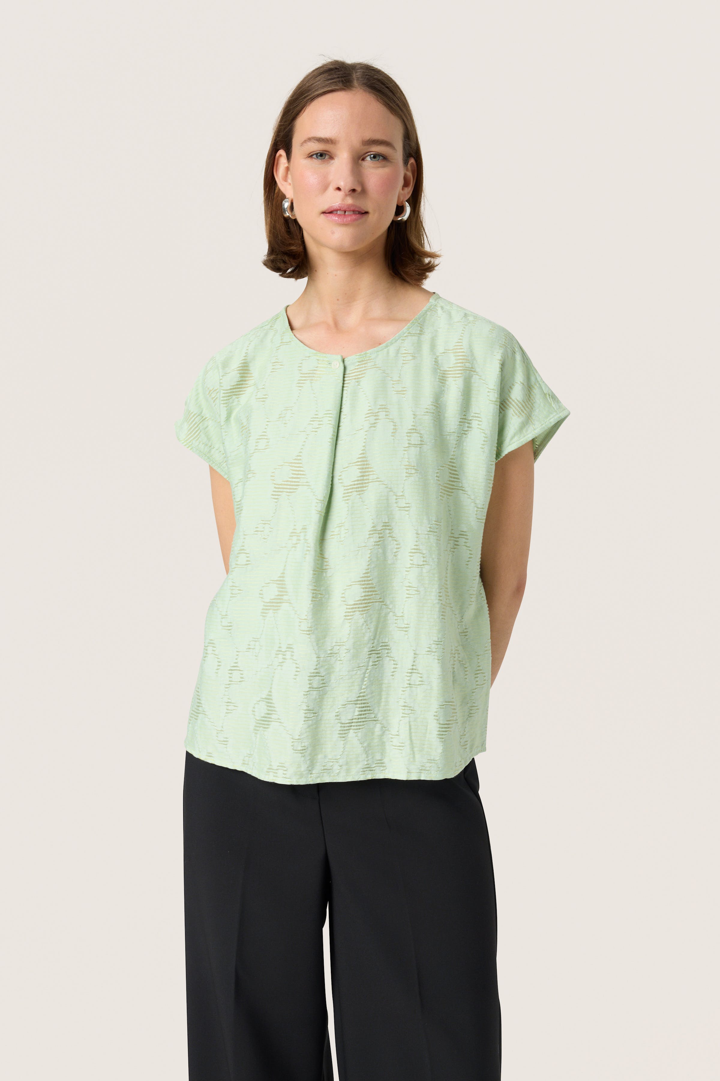 SLAmelina Blus LOOKBOOK FRONT 30408458-156315