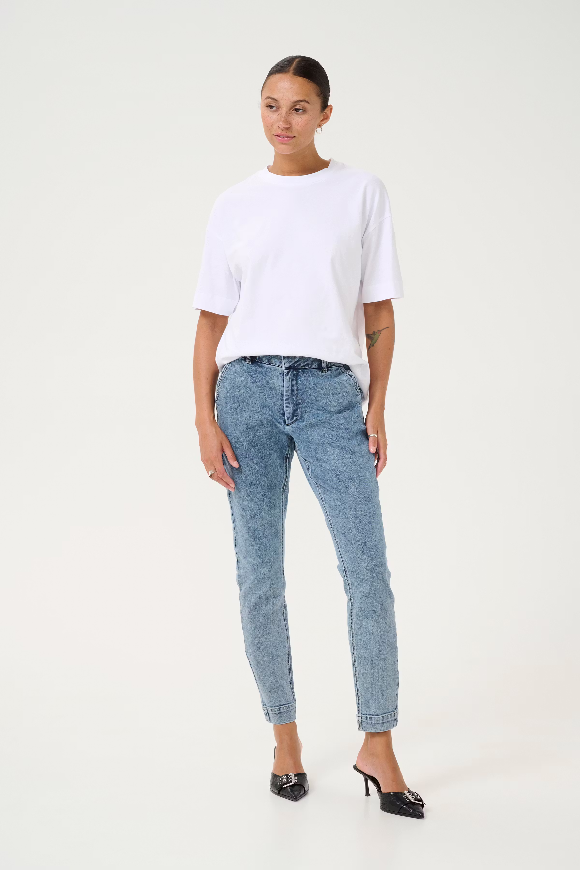 KAlea Slim Jeans LOOKBOOK FRONT 10509347-101012
