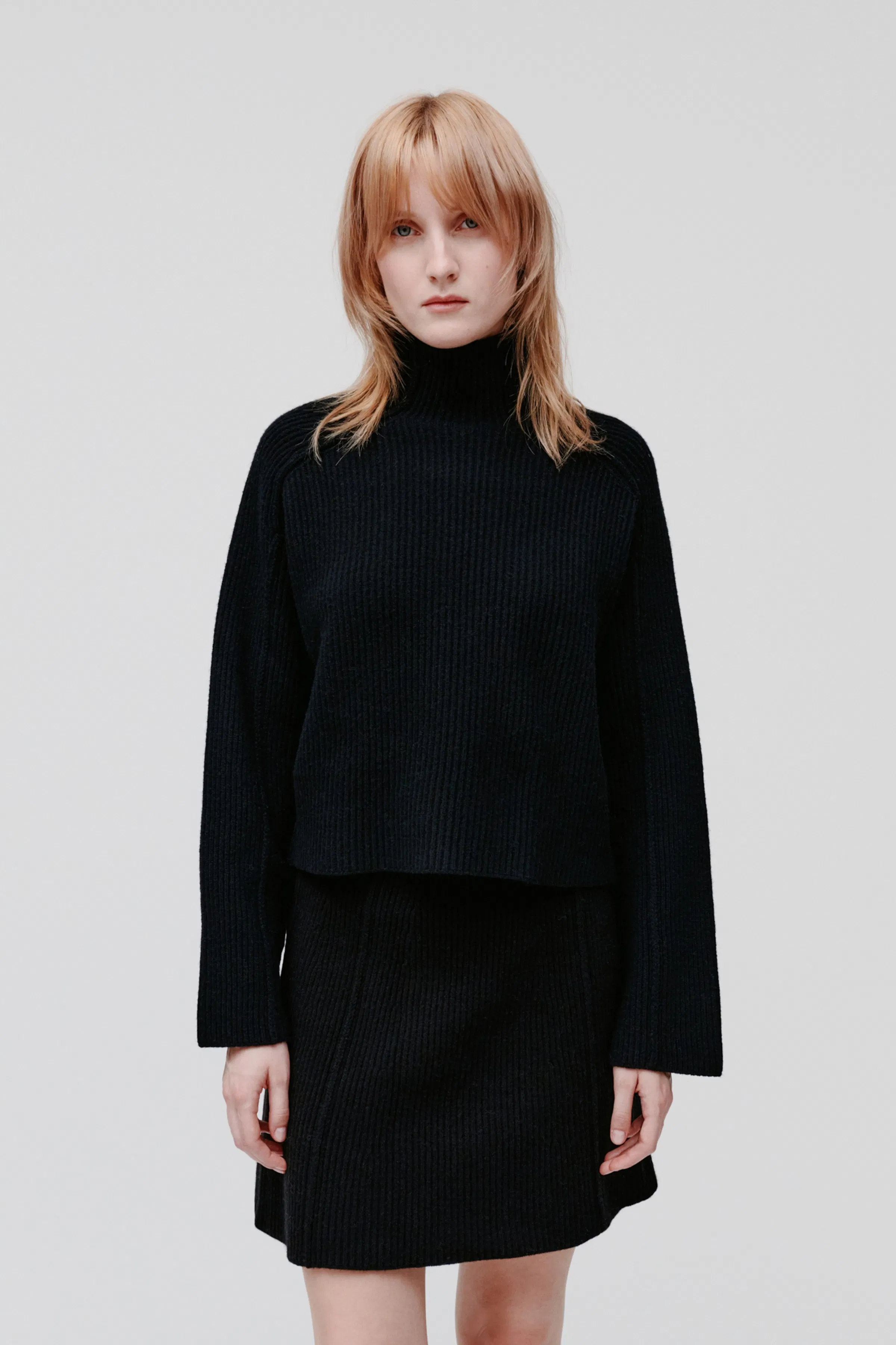 IOKEEVA Pullover LOOKBOOK FRONT 30600600-BK999