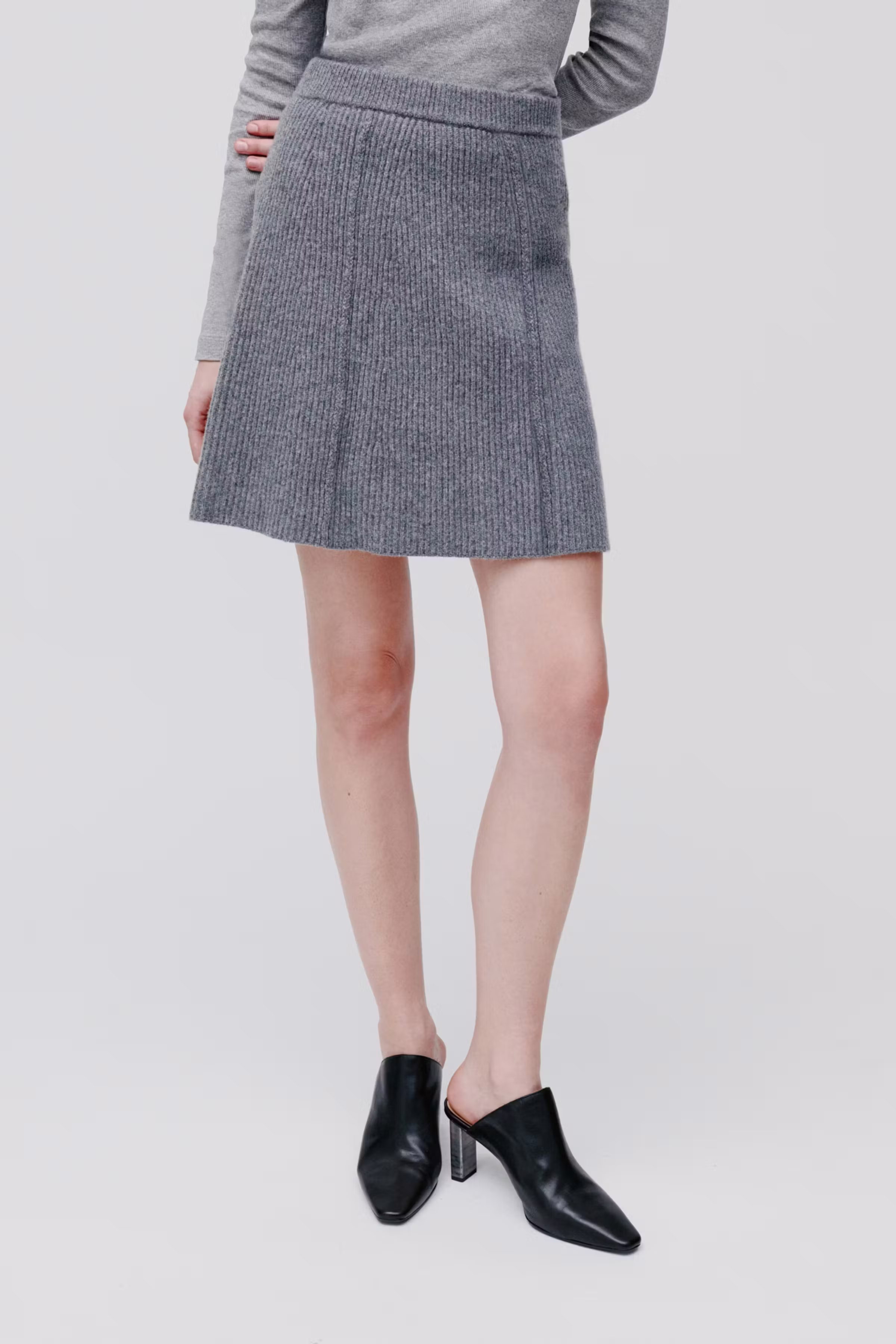 KEENA Skirt LOOKBOOK FRONT 30600601-GY942