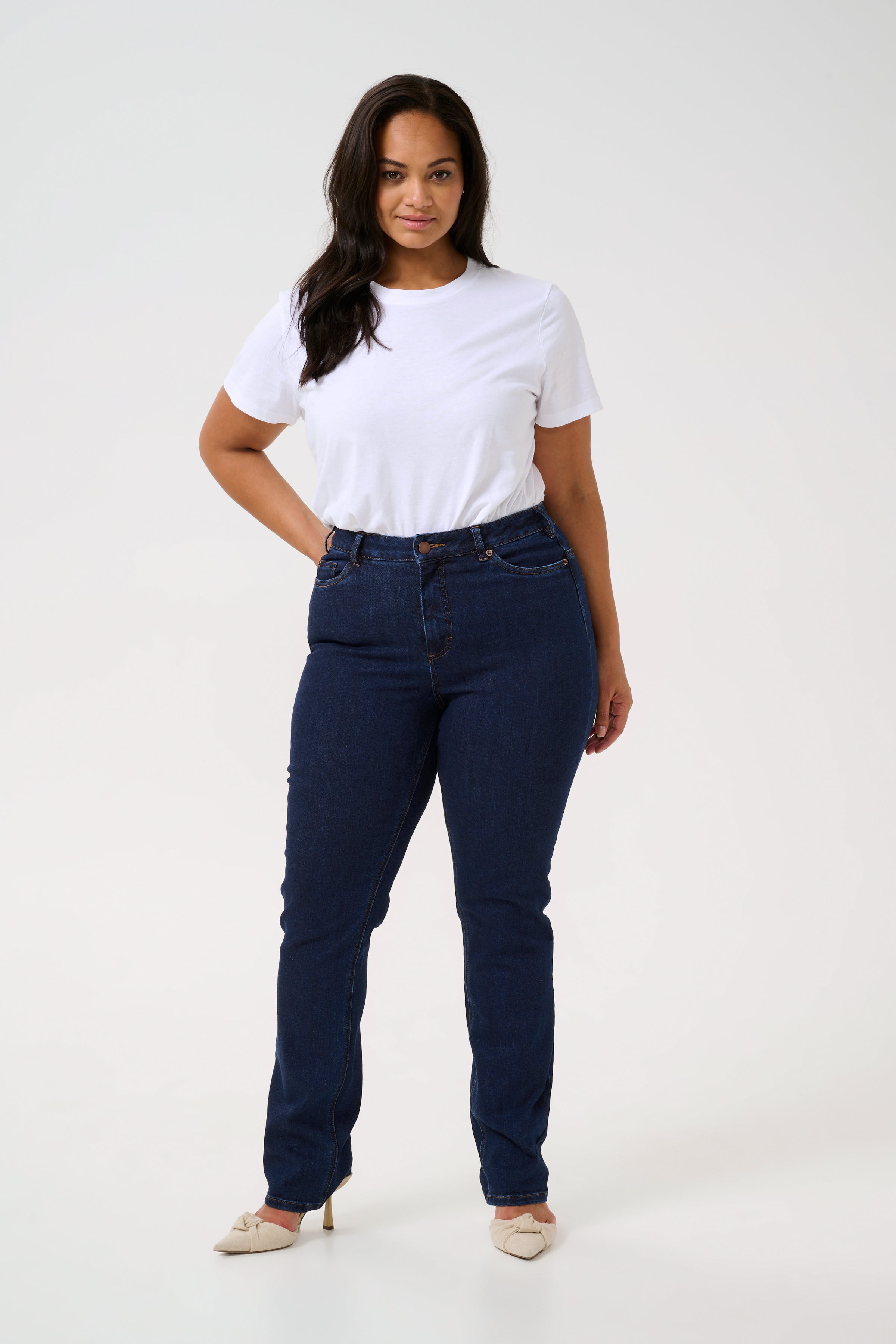 KCsina Straight Jeans LOOKBOOK FRONT 10582888-106360
