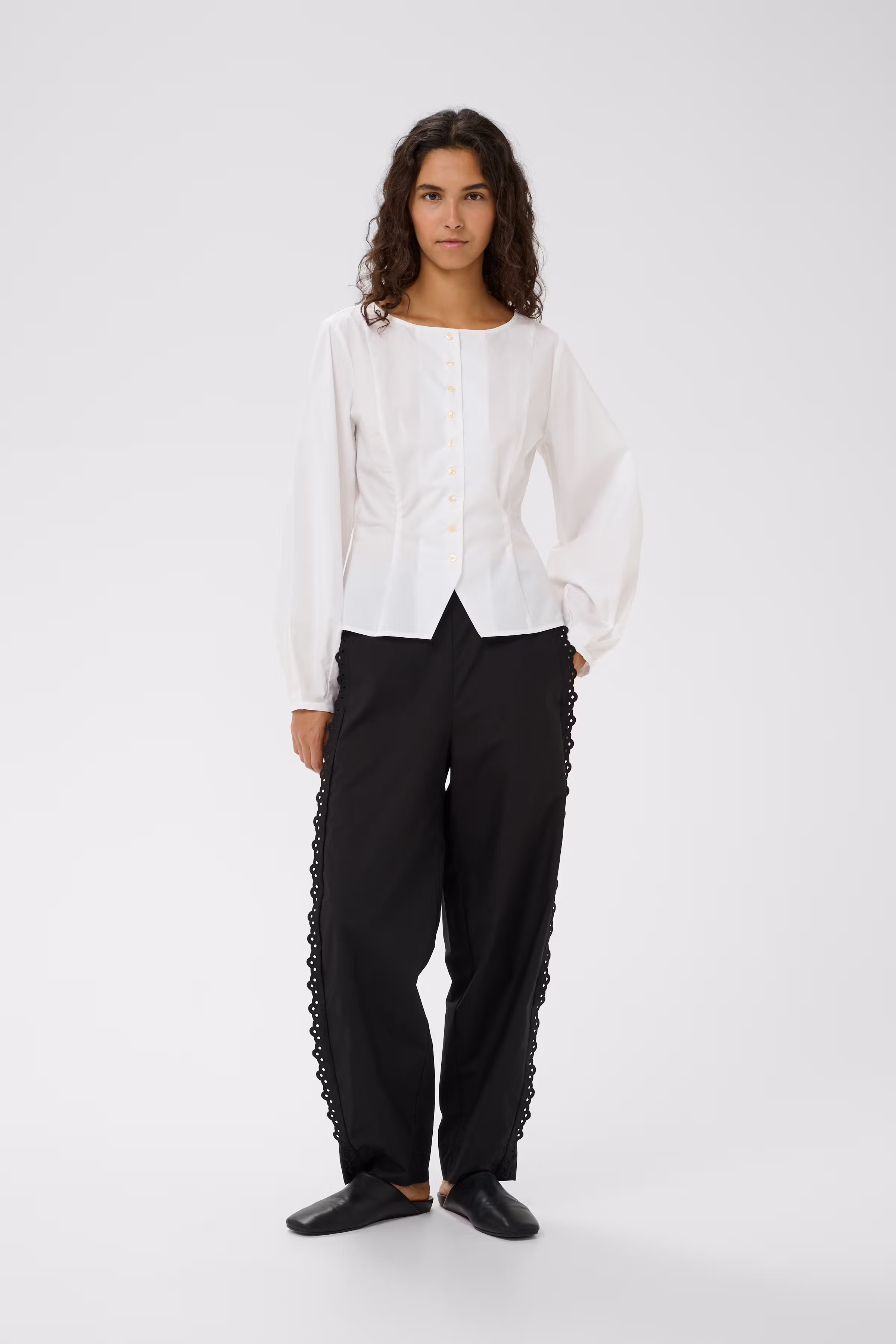 LELOIW Fitted Poplin Hemd LOOKBOOK FRONT 30112343-300001