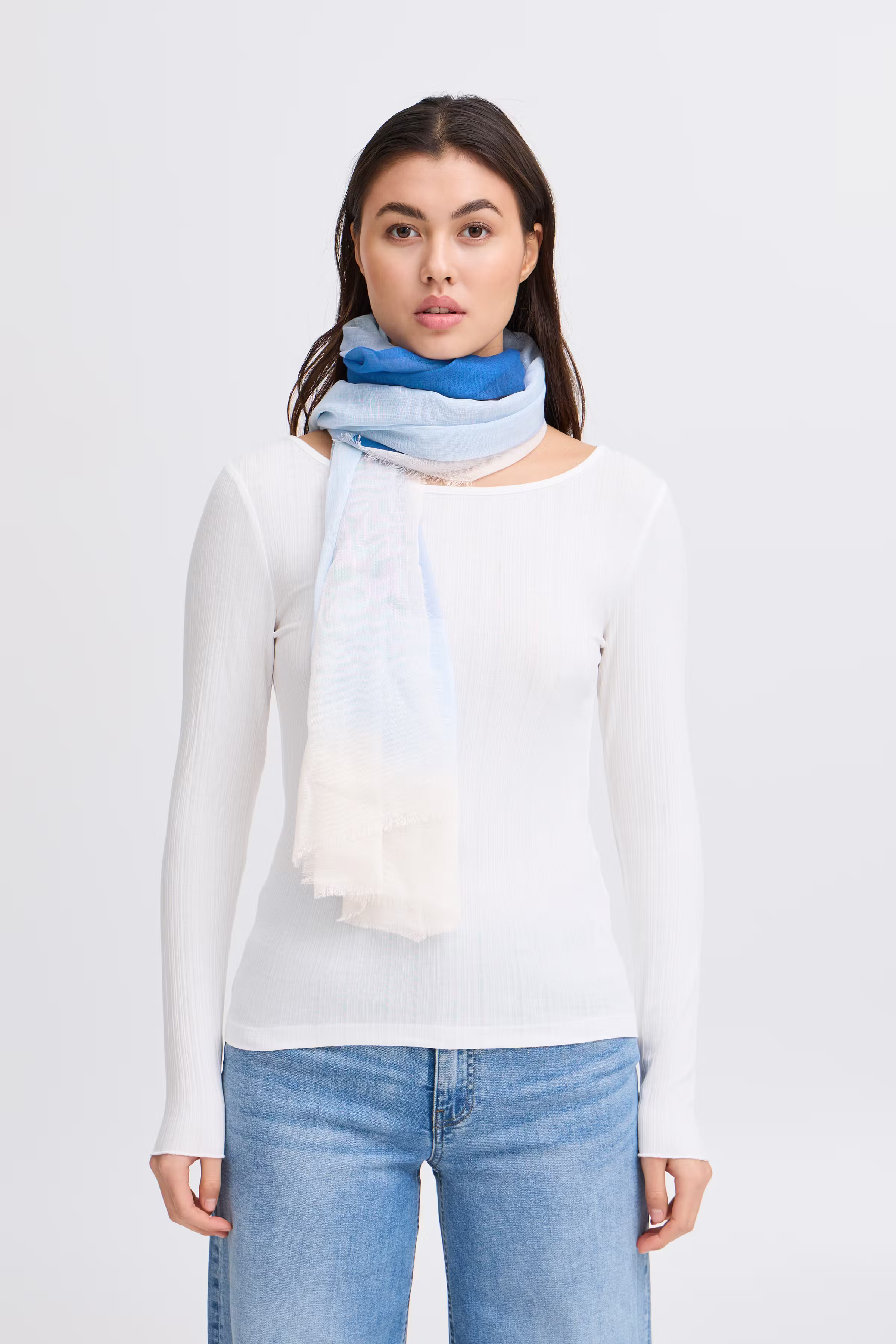 IARHEA Skjerf LOOKBOOK FRONT 20122731-193933