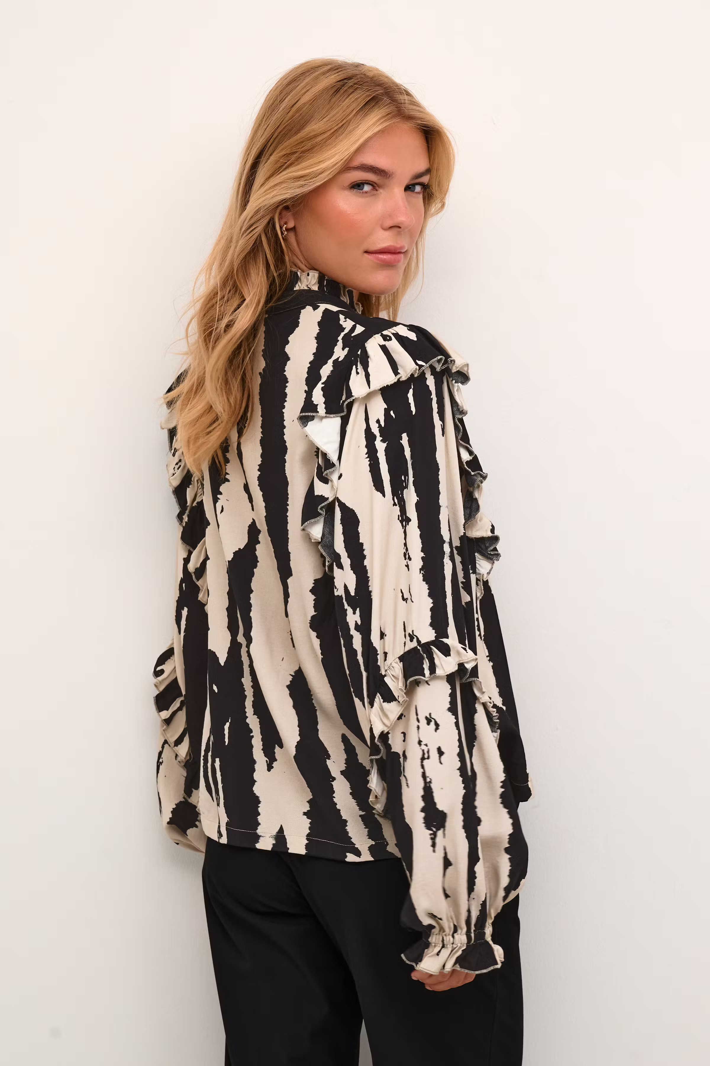 NimeKB Blouse LOOKBOOK BACK 10104891-105692