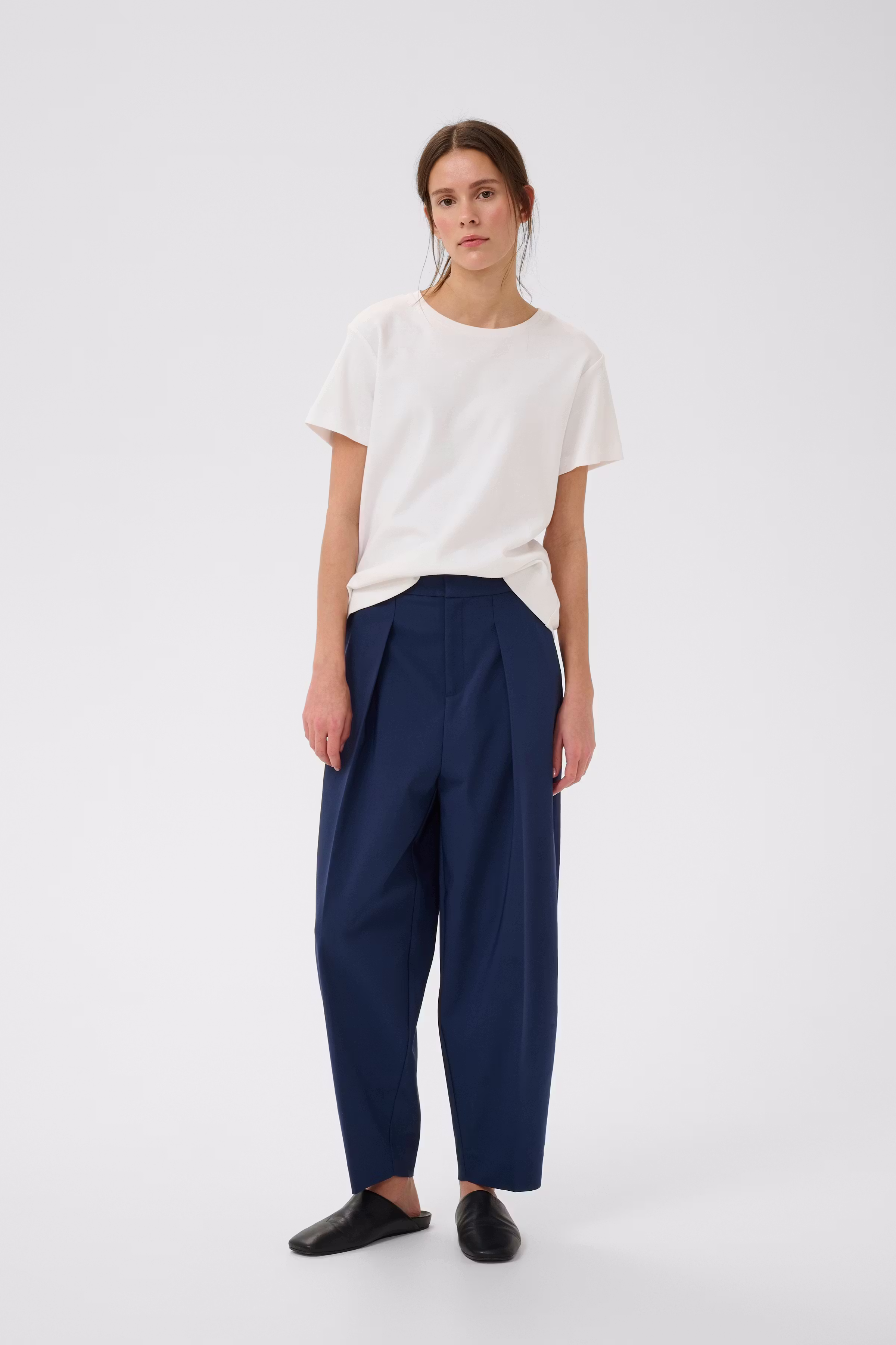 ZellaIW Barrel Trousers LOOKBOOK FRONT 30107207-193932