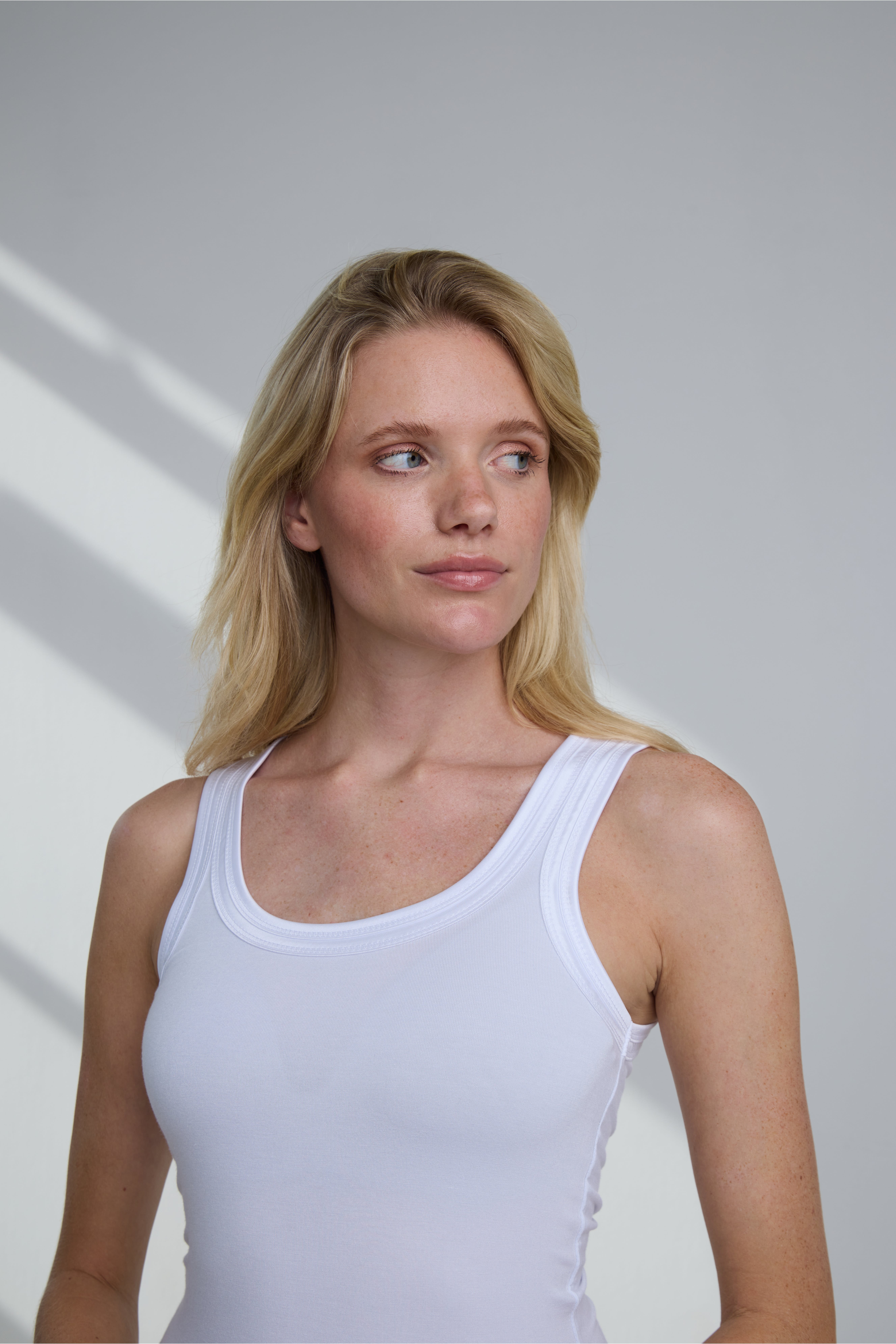 IHZOLA Top LOCATION NONE 20101231-10100