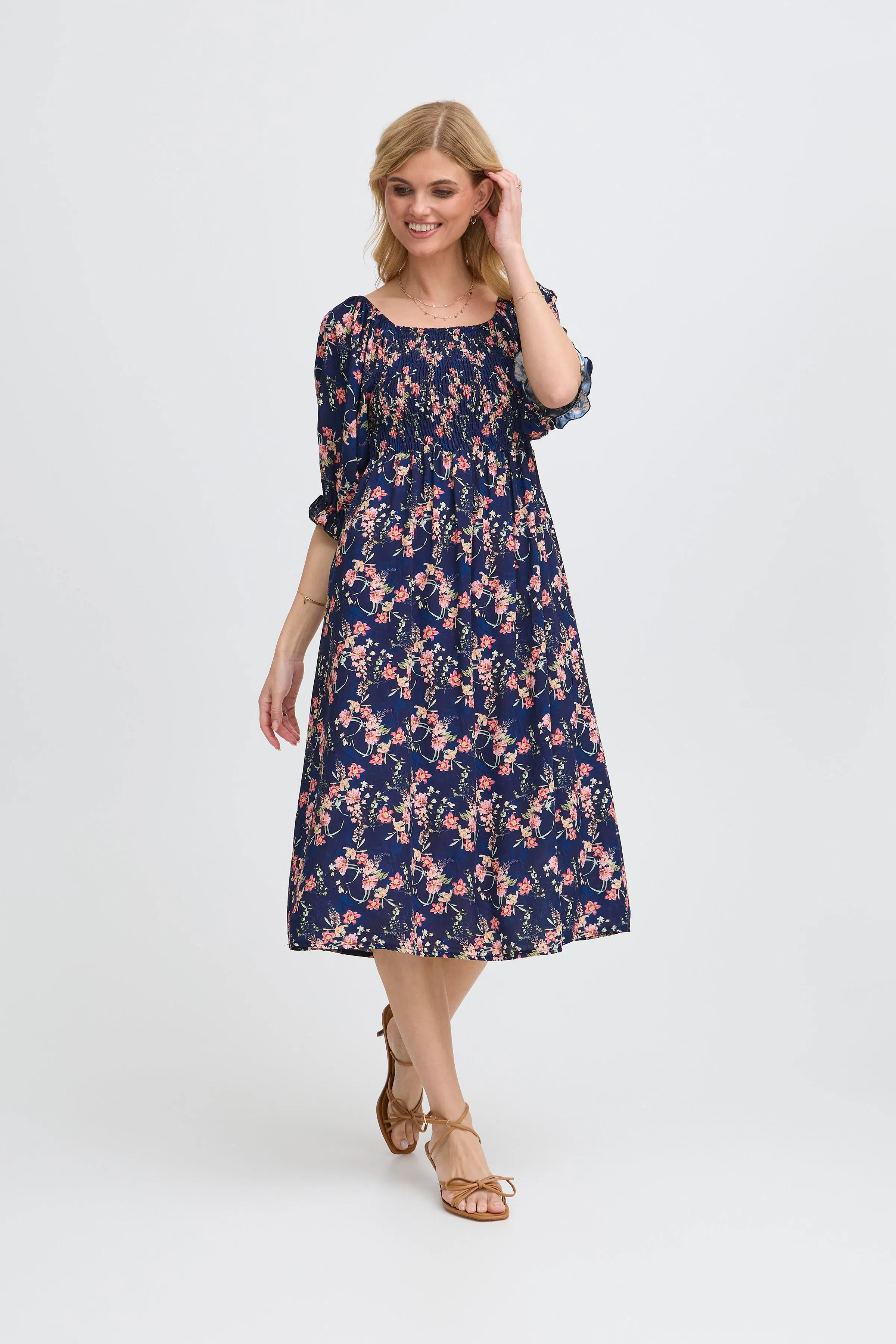 SBGISLA Kjole LOOKBOOK FRONT 22101030-193923