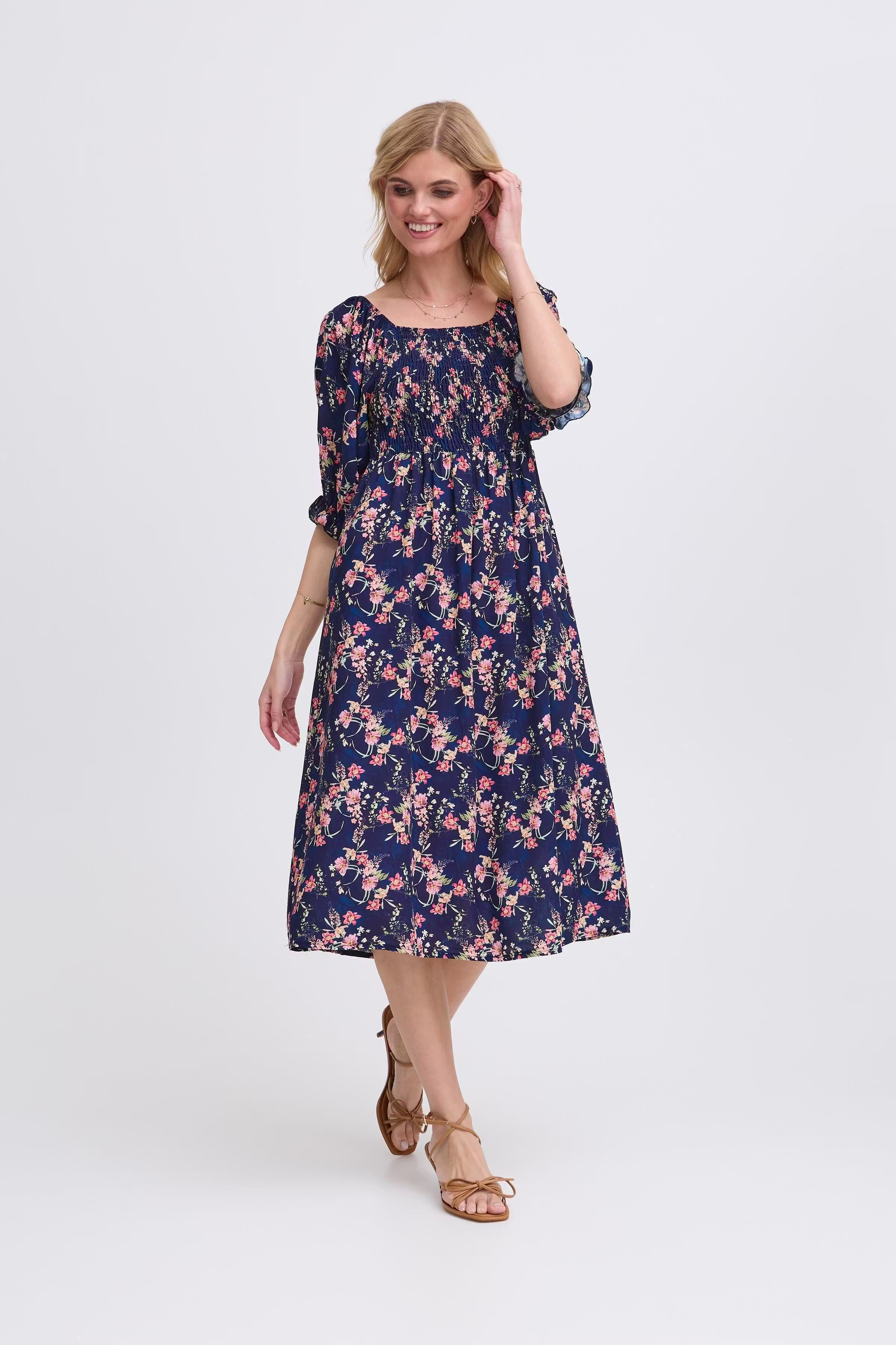 SBGISLA Kjole LOOKBOOK FRONT 22101030-193923