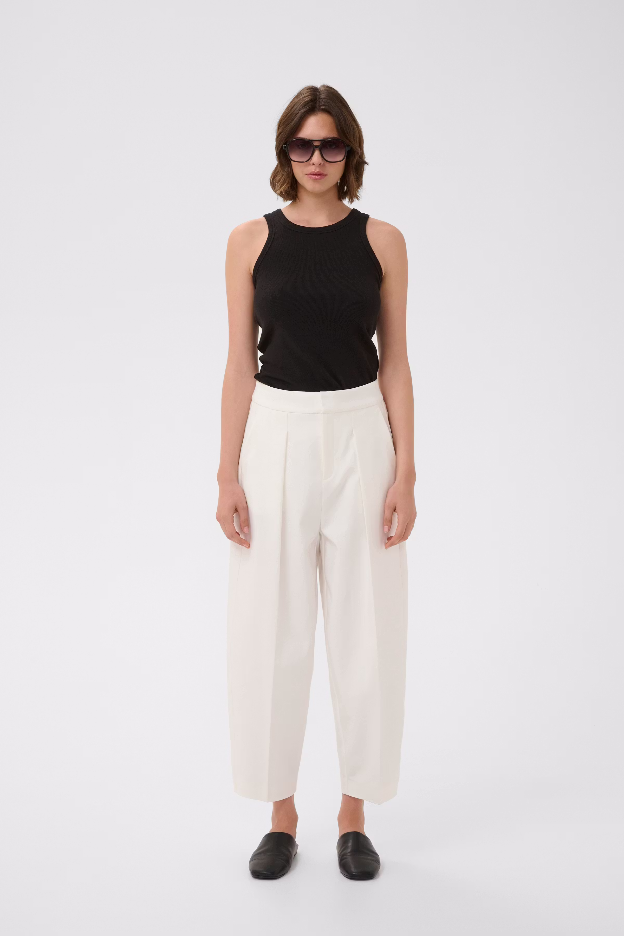 ZellaIW Barrel Trousers LOOKBOOK FRONT 30107207-110701