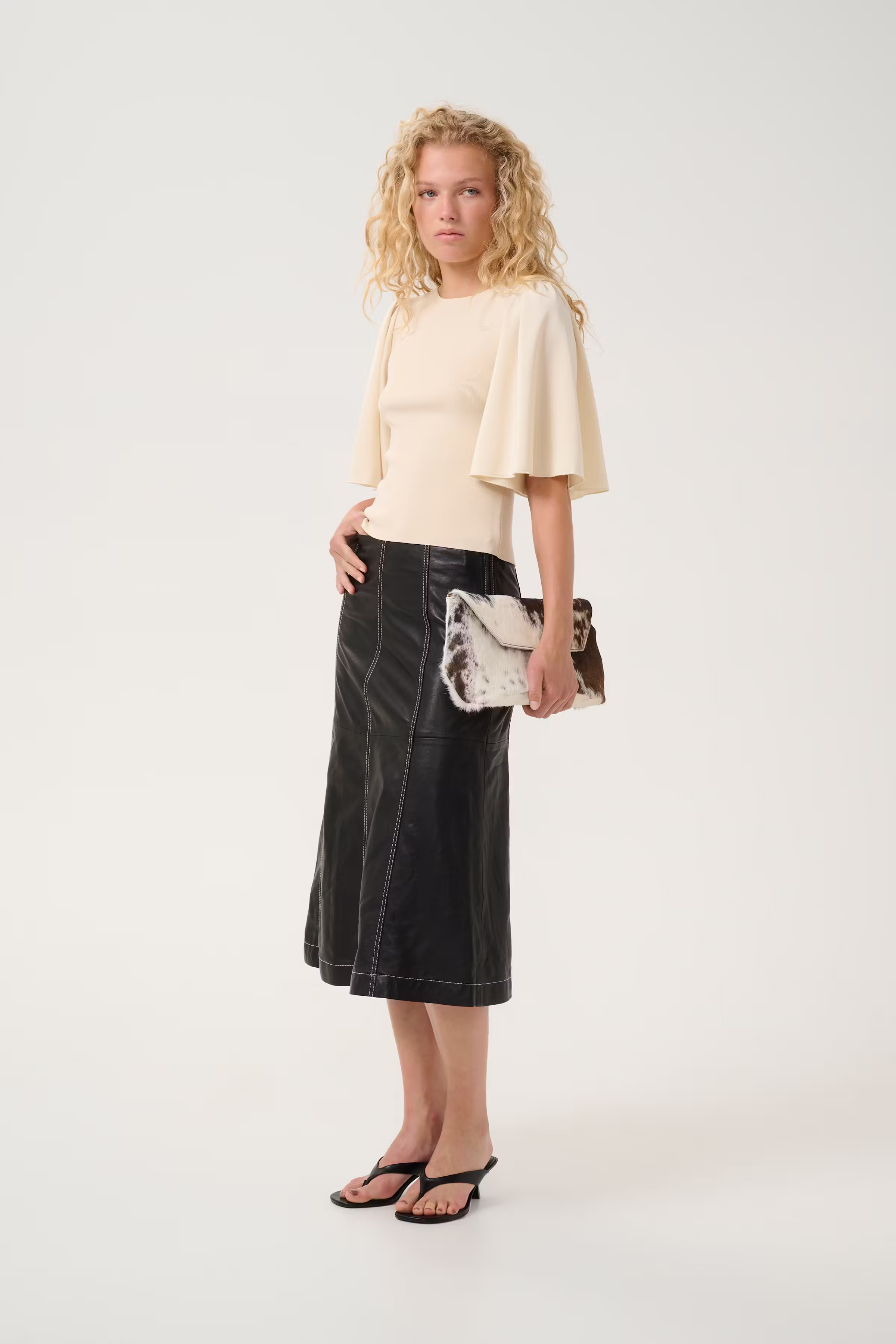 GZbirka Leather skirt LOOKBOOK FRONT 10909931-100017