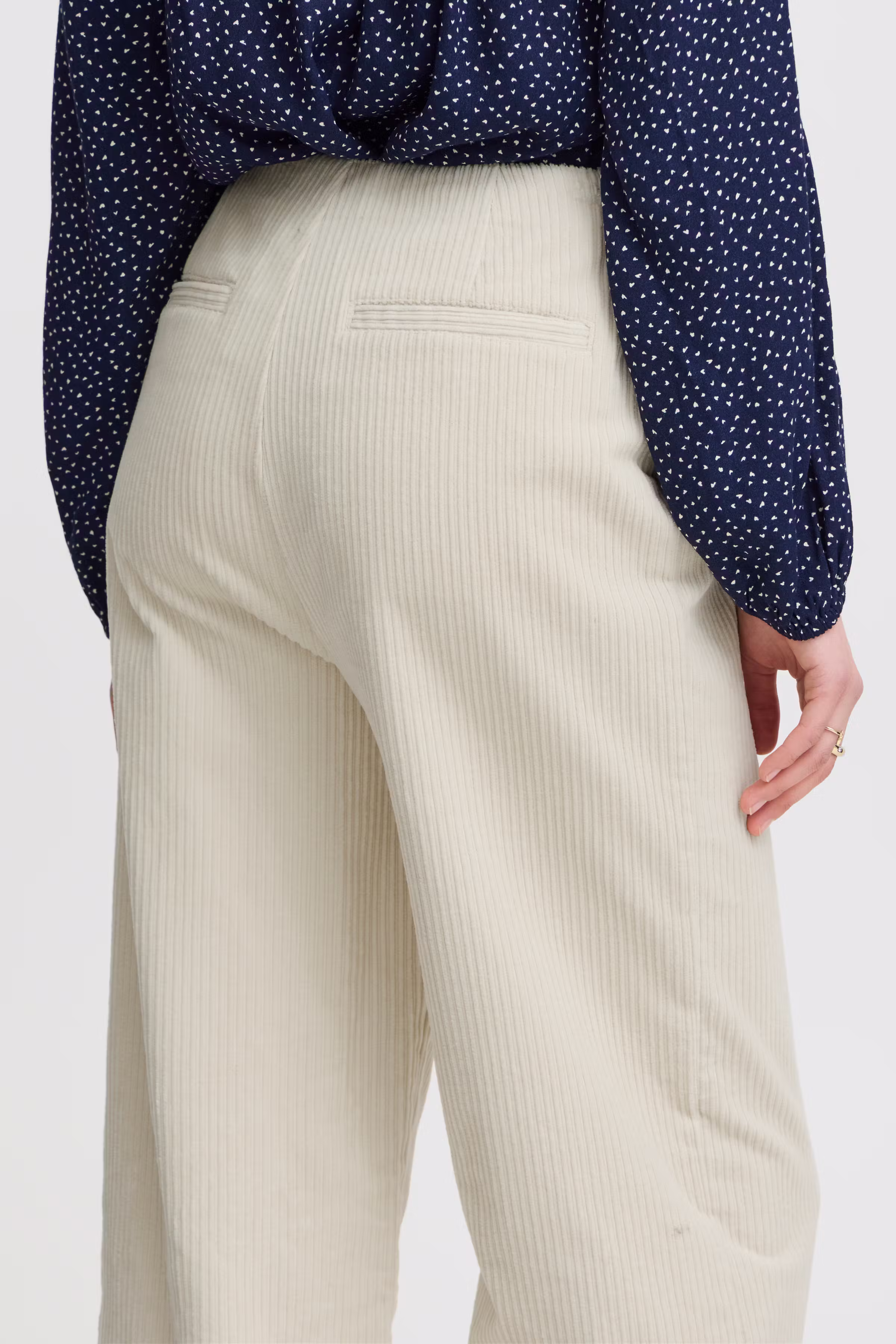 IRLESSI Hose LOOKBOOK DETAIL 20121136-130905