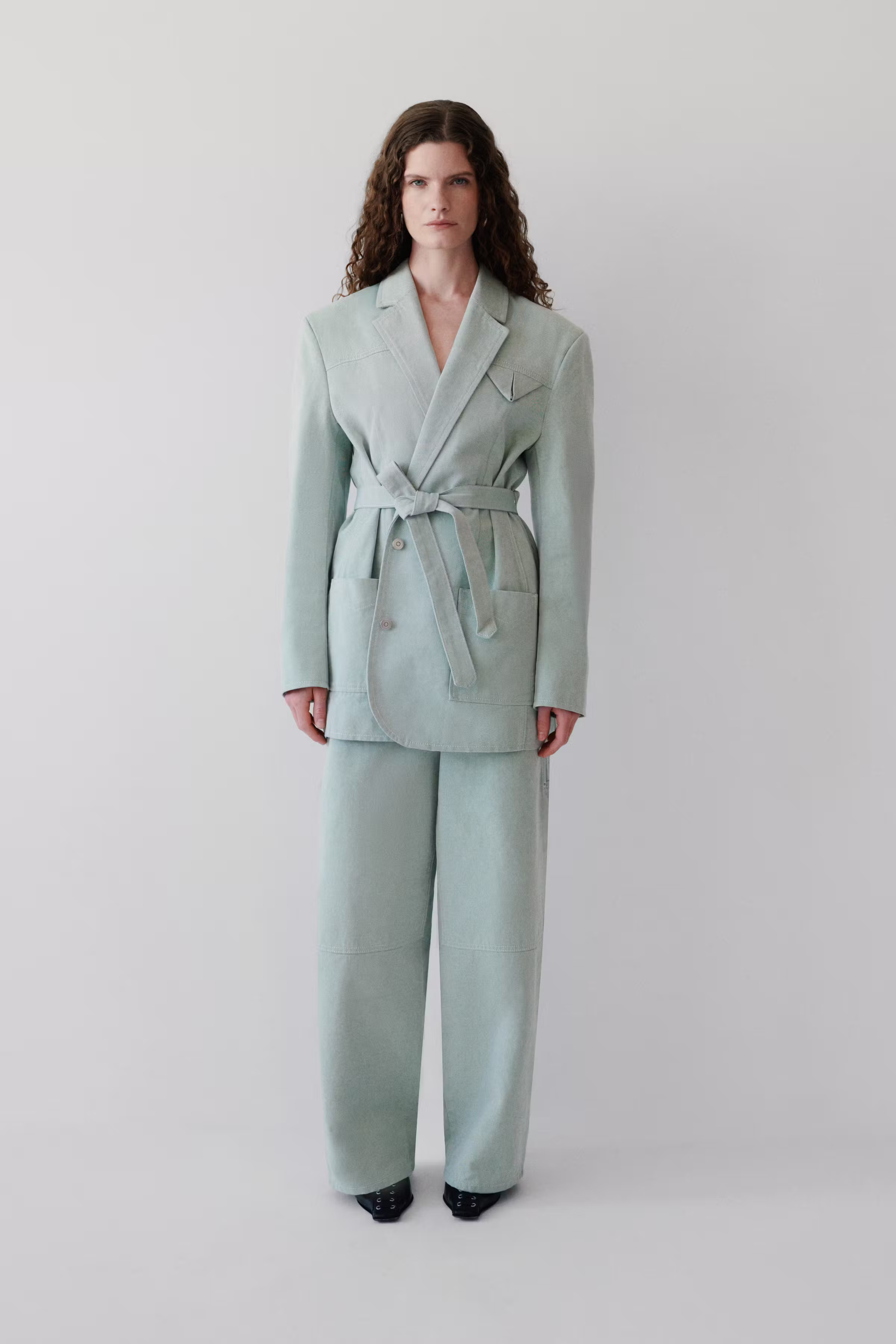 JEANETTE Blazer LOOKBOOK FRONT 30600705-MC2166