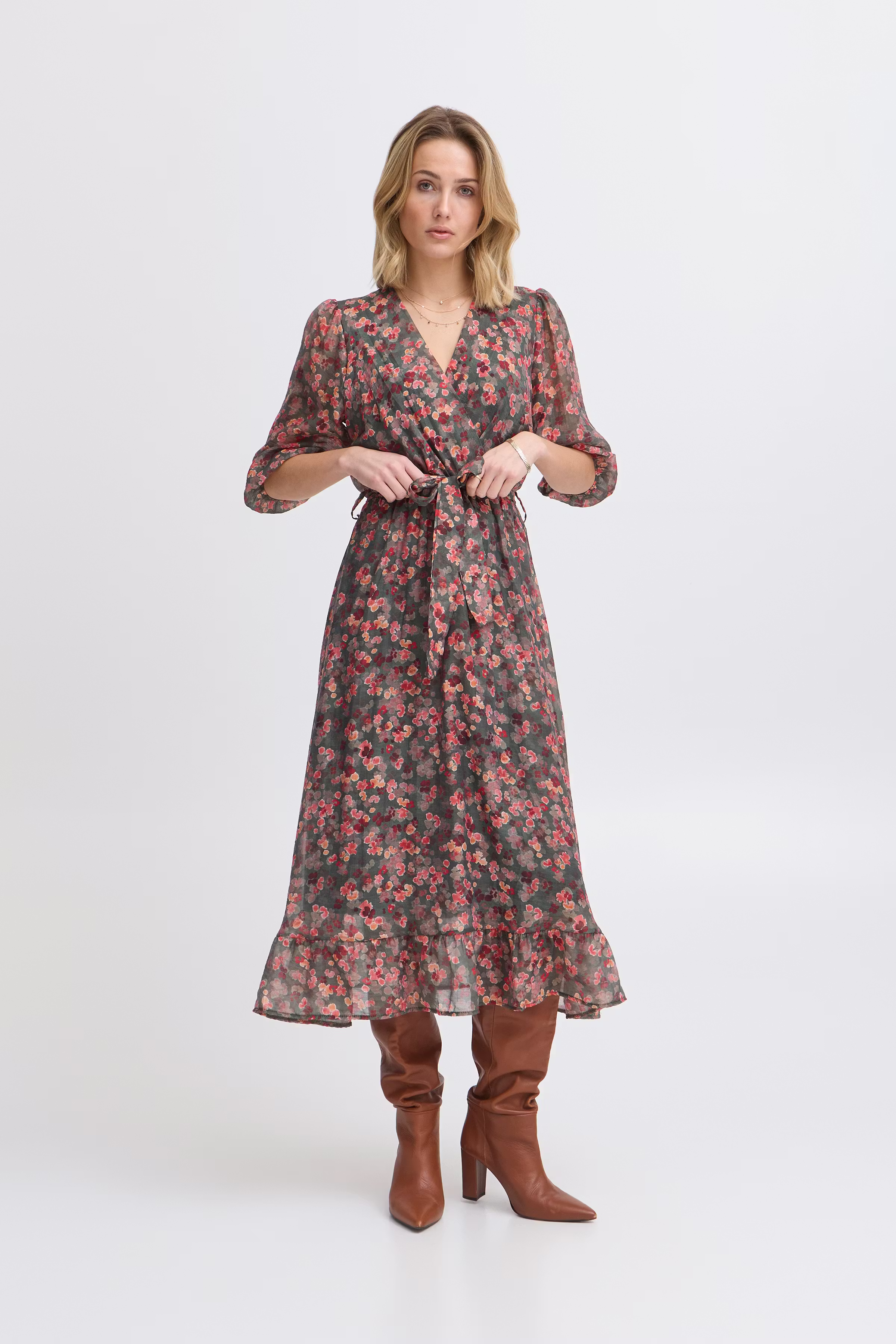 SBLEYIA Kjole LOOKBOOK FRONT 22100901-180515