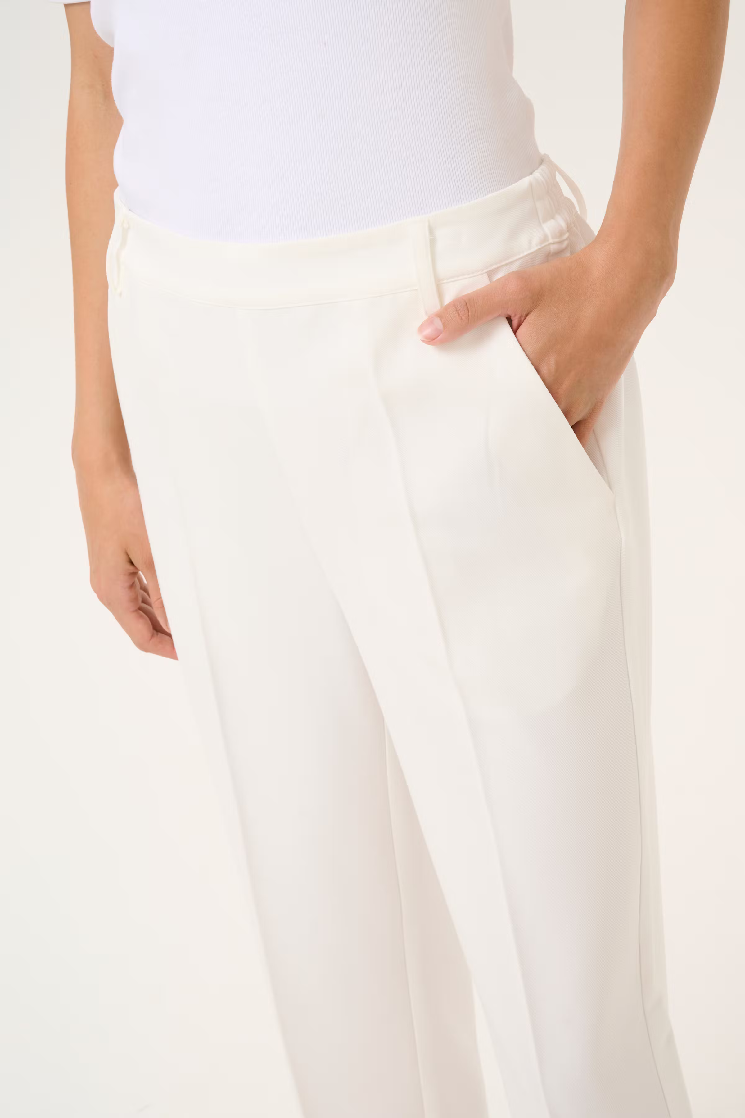 KAsakura Trousers LOOKBOOK DETAIL 10506127-110602