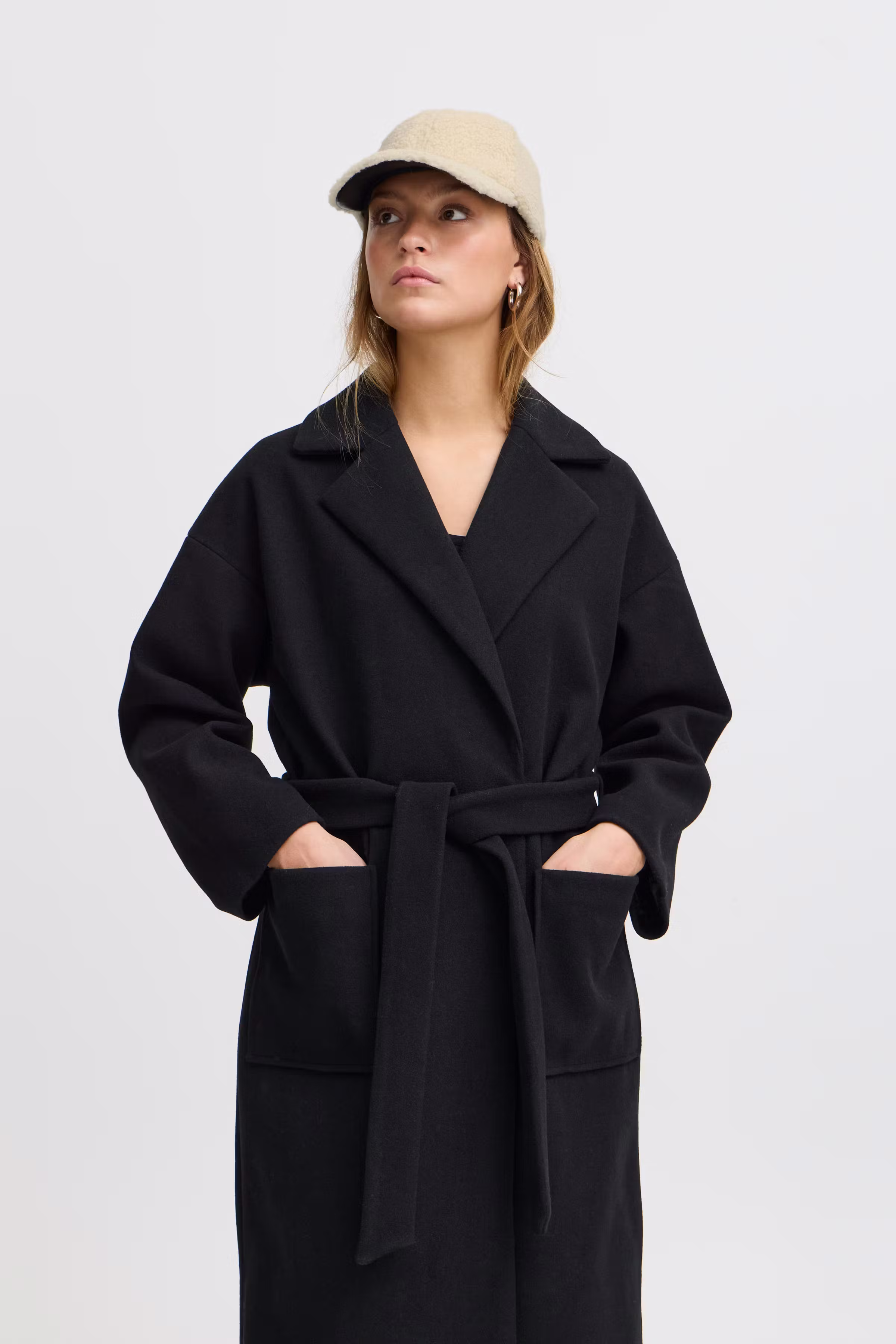 IANADINE Hood LOOKBOOK FRONT 20121533-151308