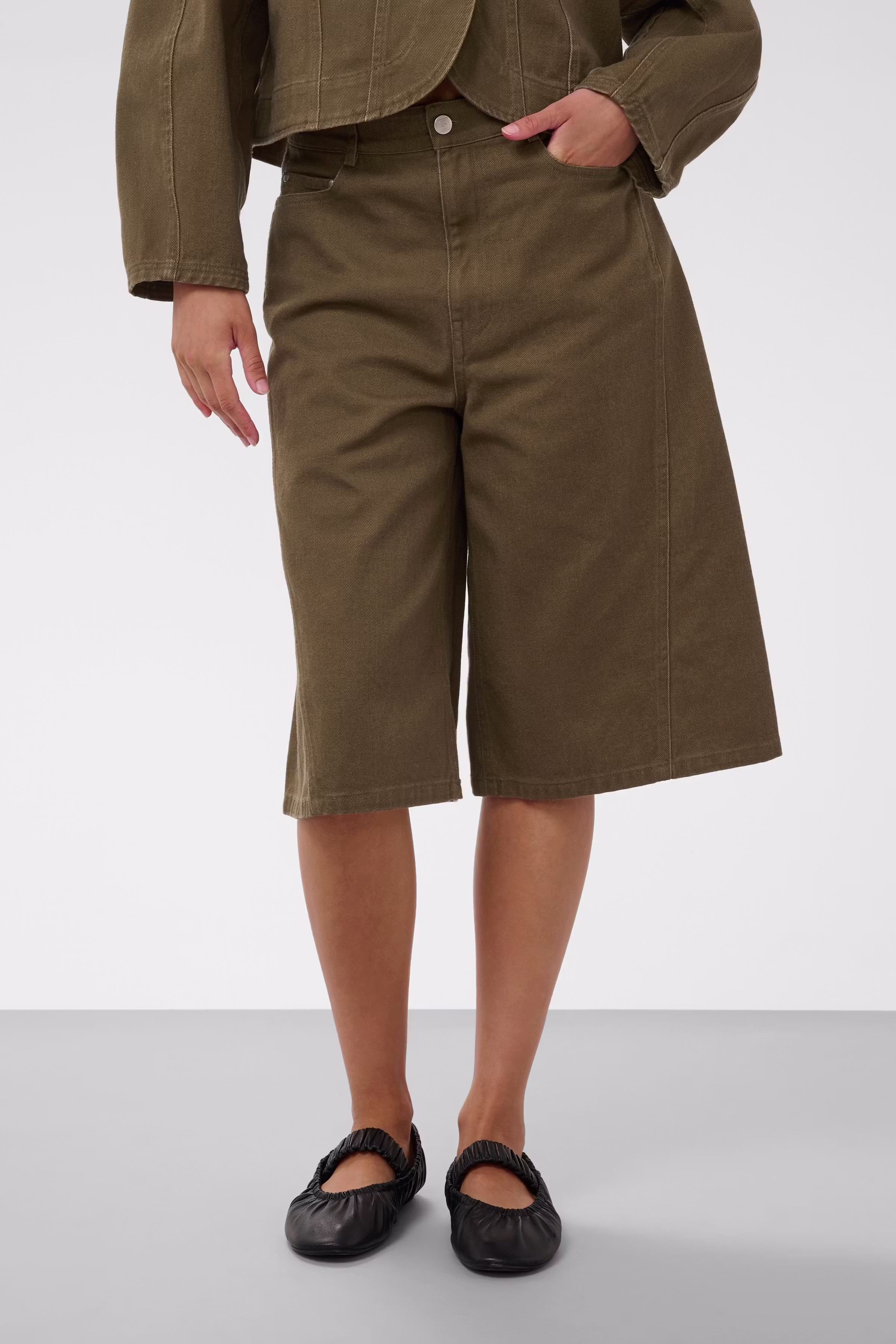 SLSanaga Shorts LOOKBOOK FRONT 30409362-190618
