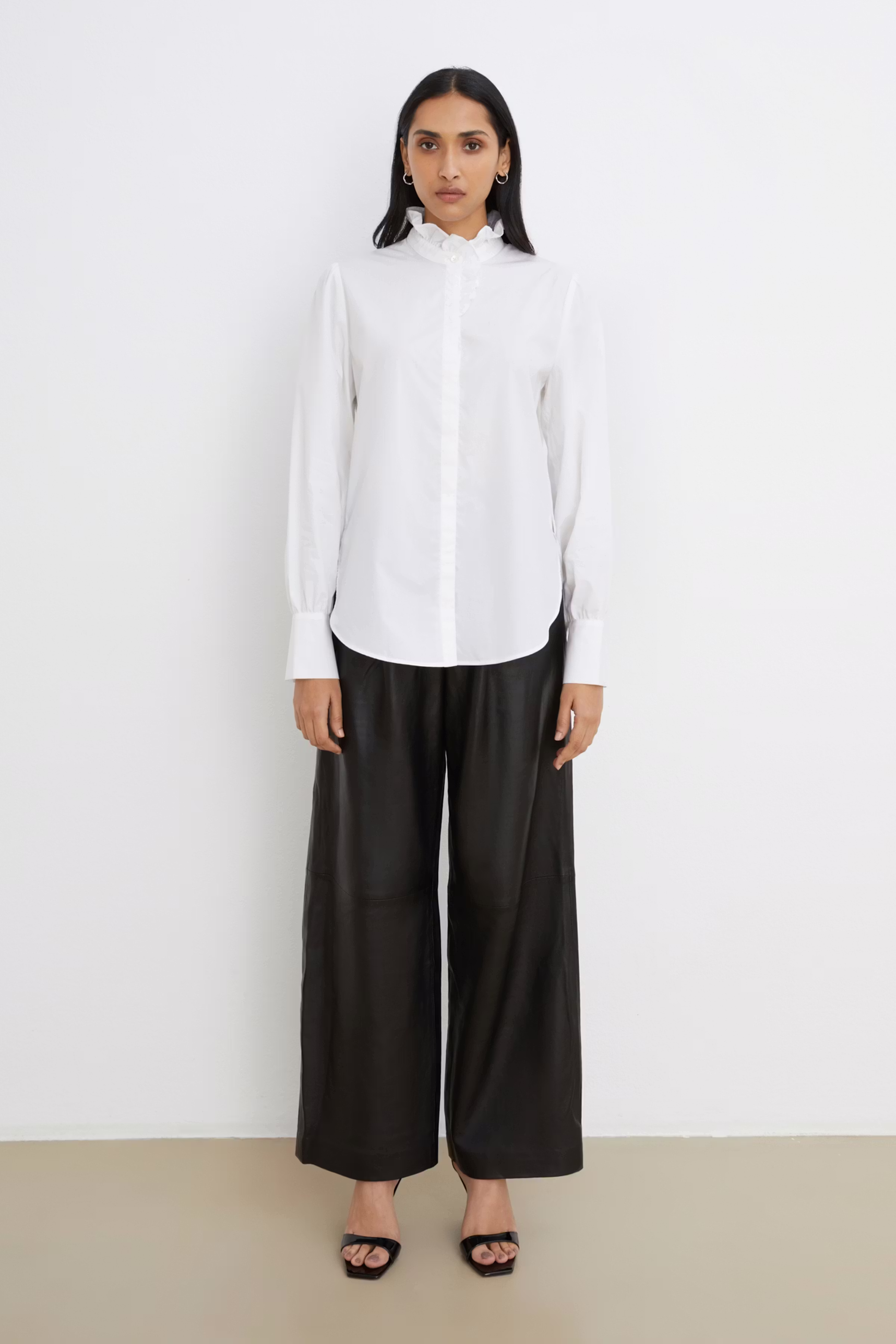 ESTELLE Blouse LOOKBOOK FRONT 30600269-WH001