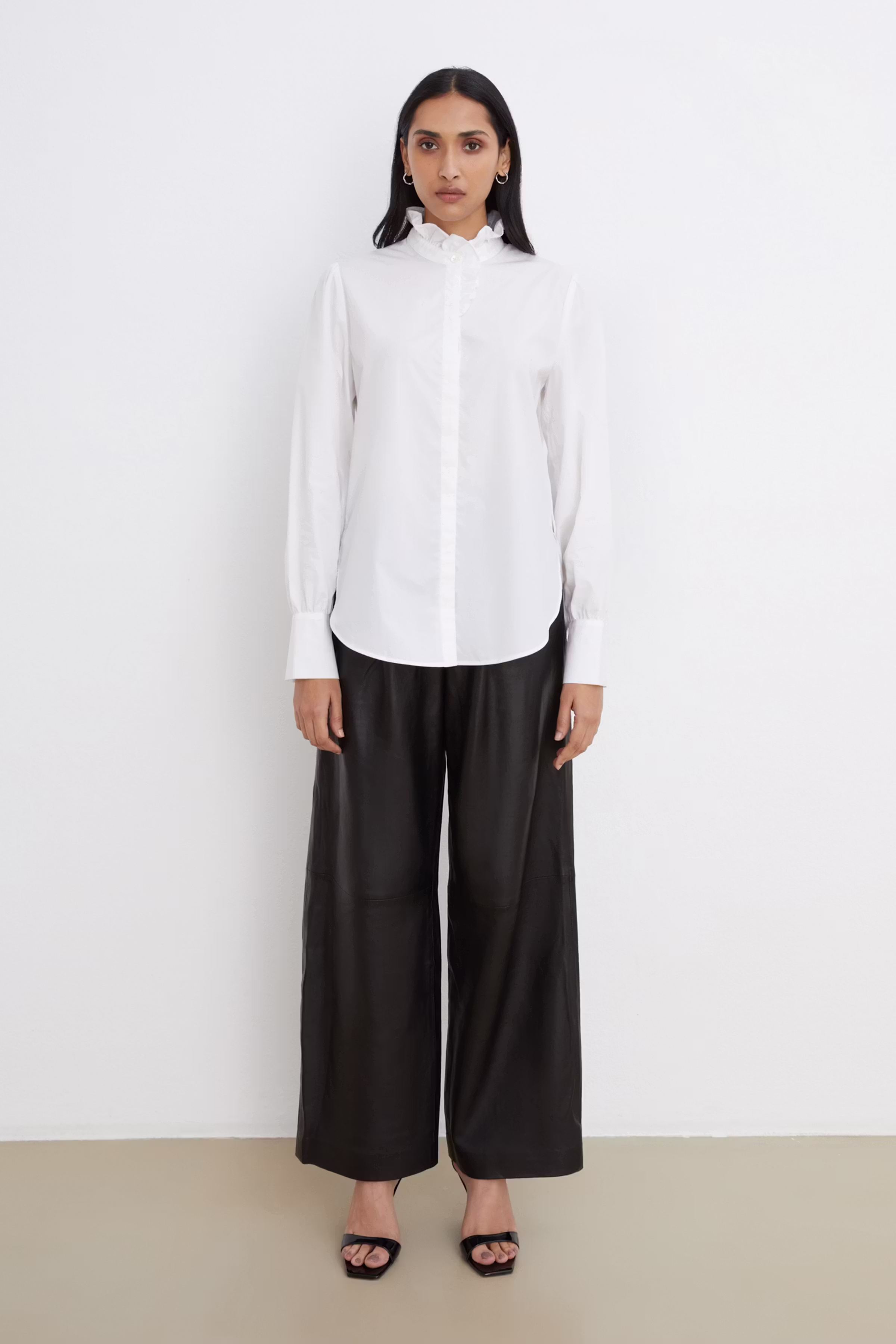 IOESTELLE Bluse LOOKBOOK FRONT 30600269-WH001