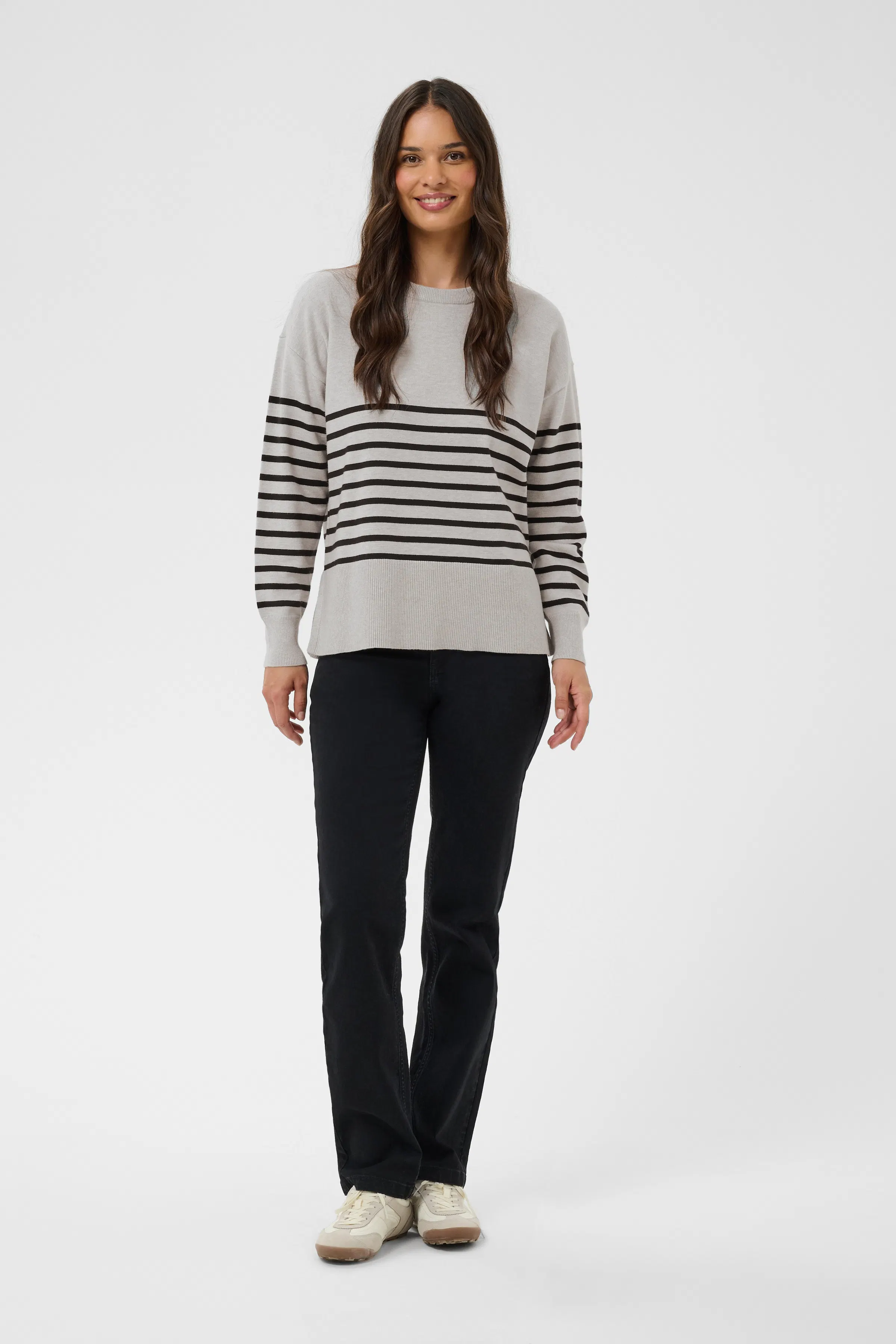 KAlimone Pullover LOOKBOOK FRONT 10511830-109819