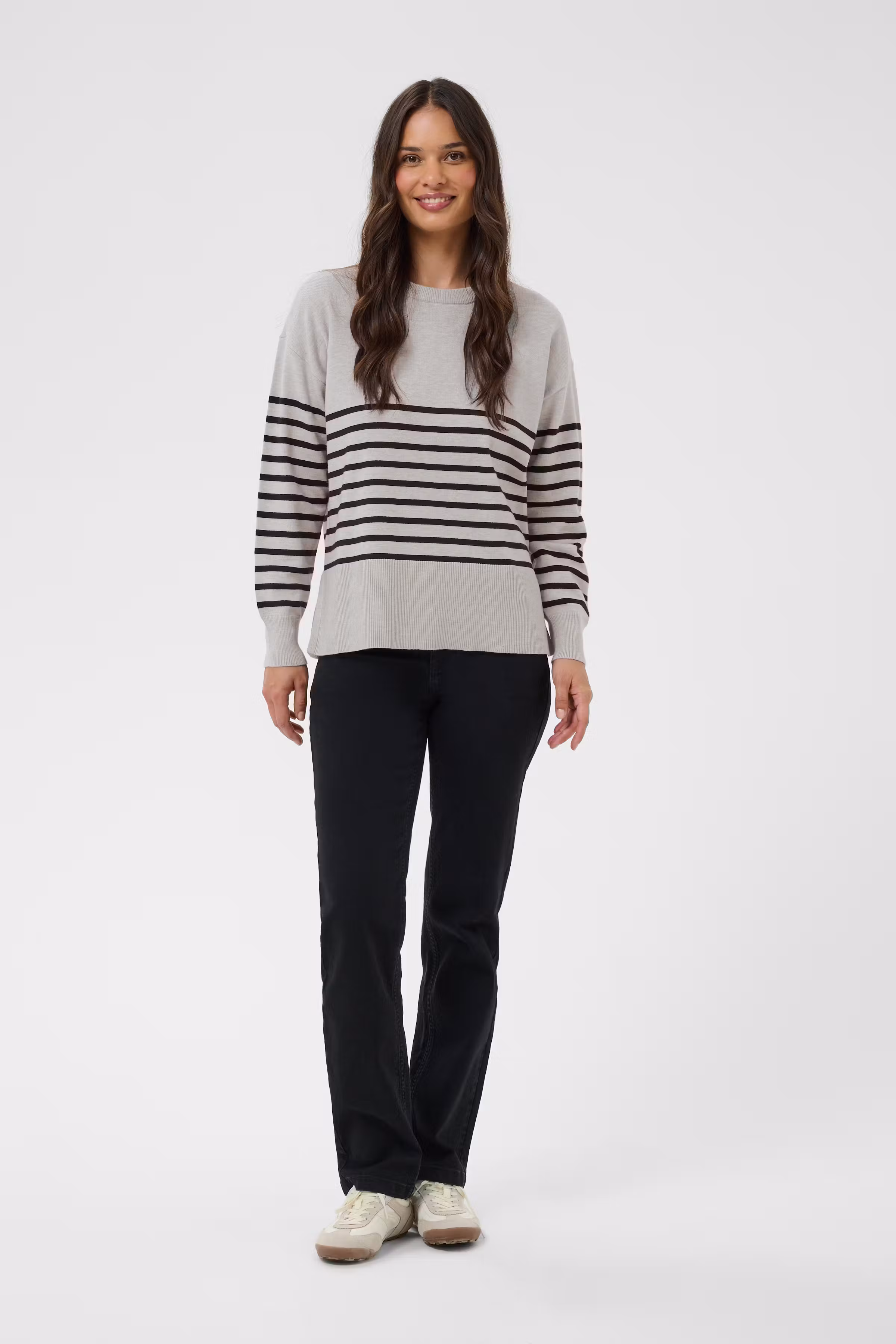 KAlimone Pullover LOOKBOOK FRONT 10511830-109819