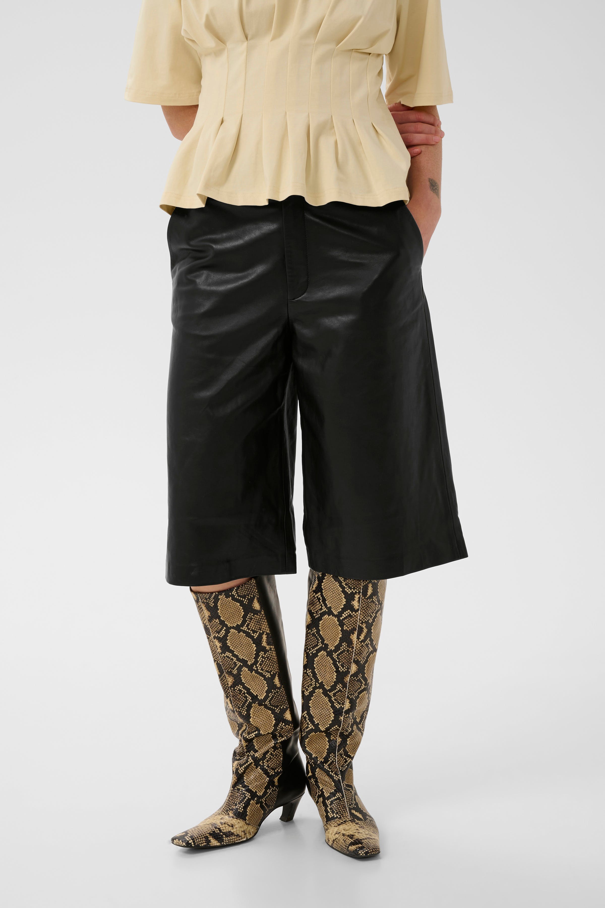 GZallis Shorts LOOKBOOK FRONT 10911111-100017