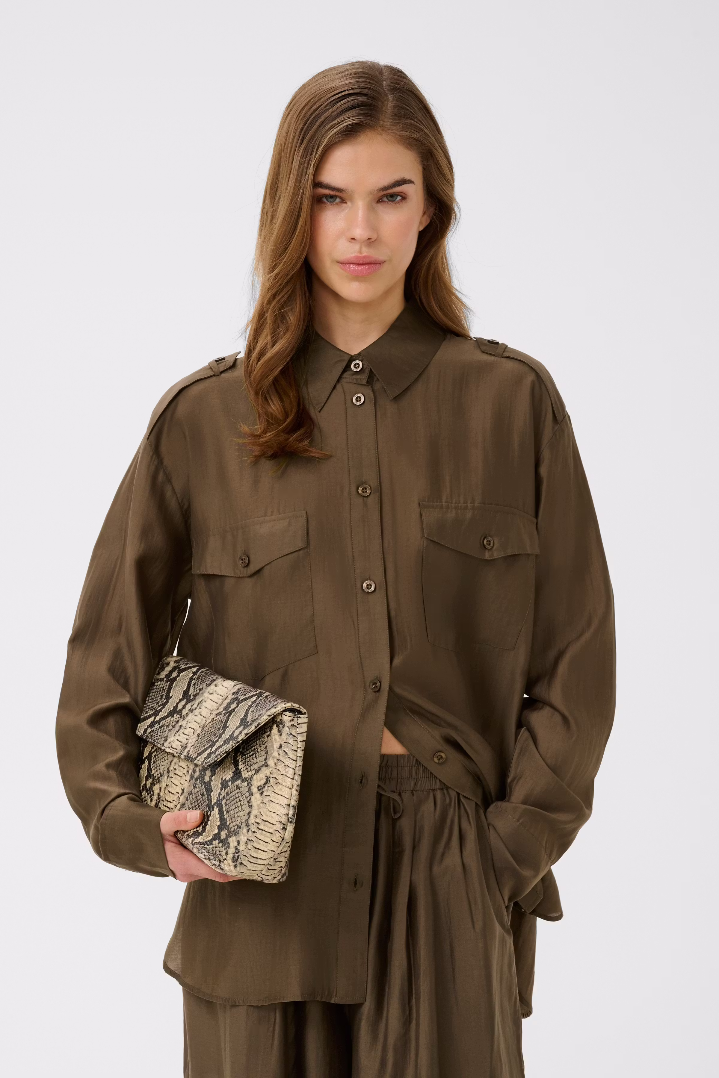 GZsiora Shirt LOOKBOOK FRONT 10911145-190916