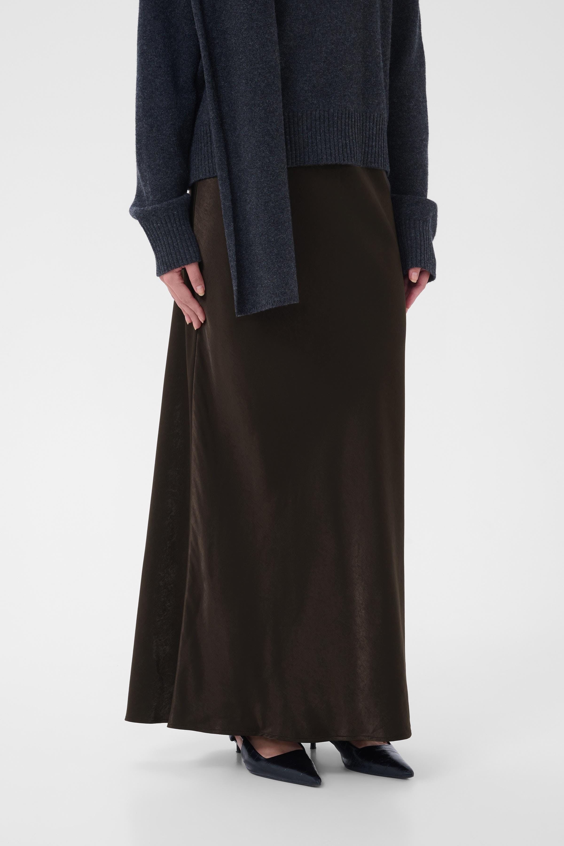 EstelleMW Satinsrock LOOKBOOK FRONT 10704820-191110