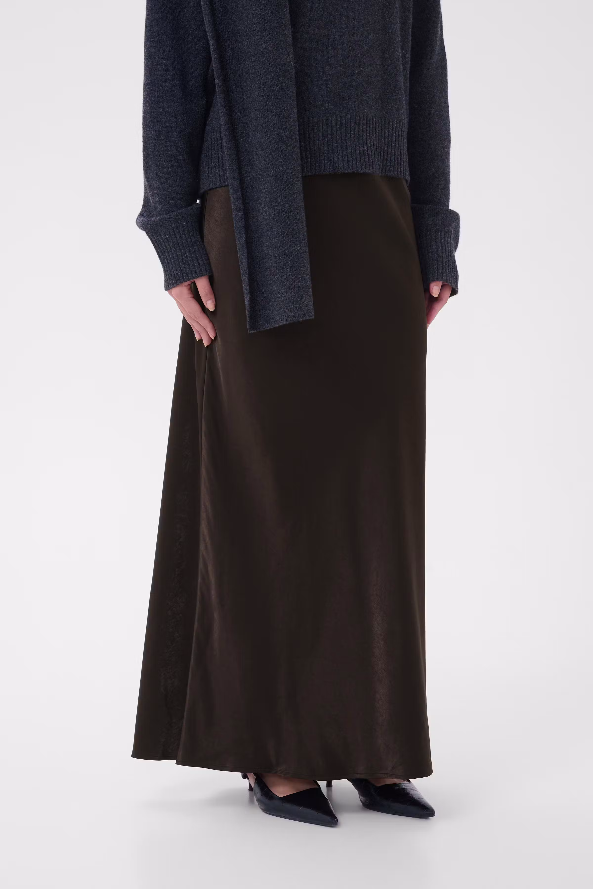 EstelleMW Satinsrock LOOKBOOK FRONT 10704820-191110