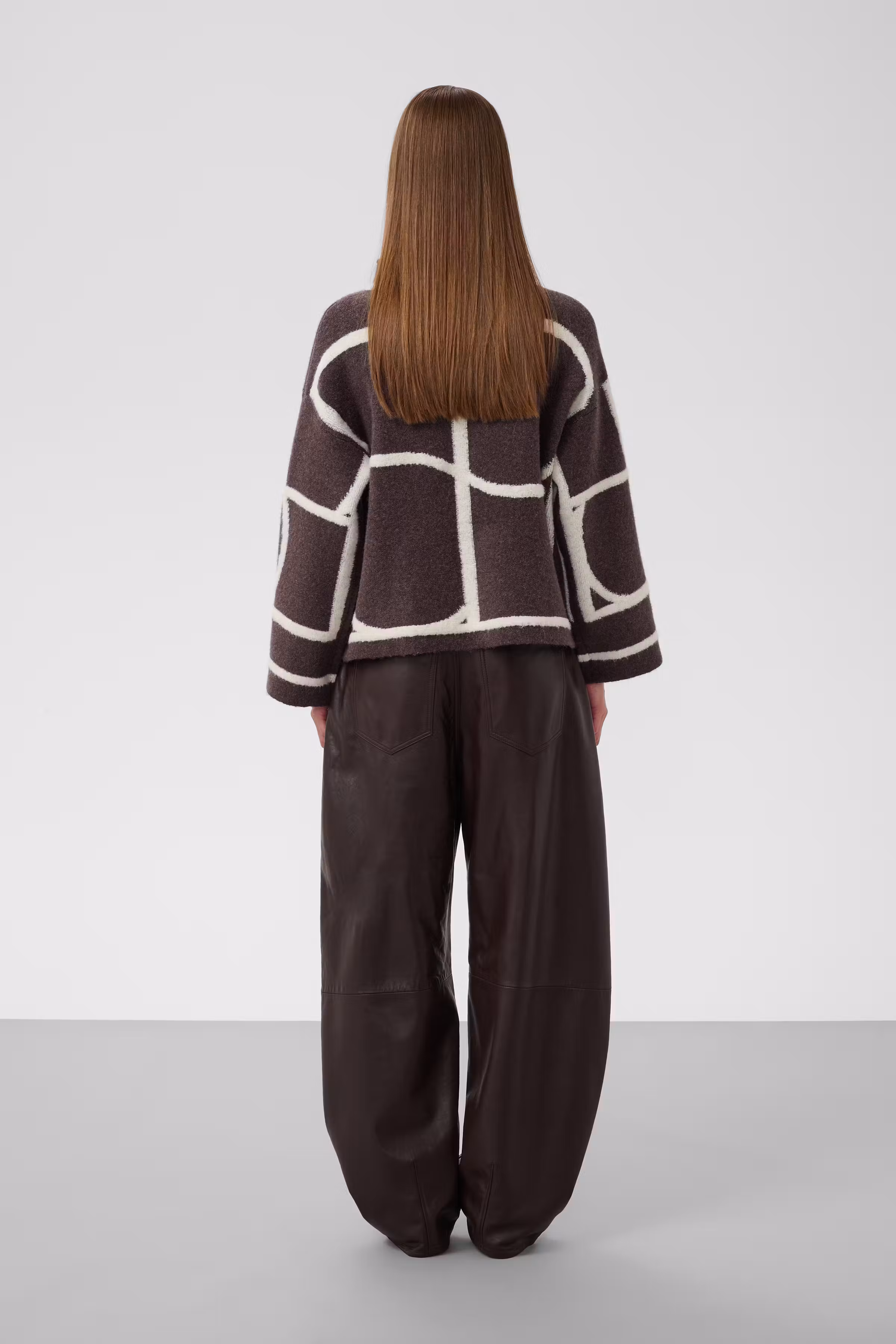 SLSorea Pullover LOOKBOOK BACK 30408778-305527