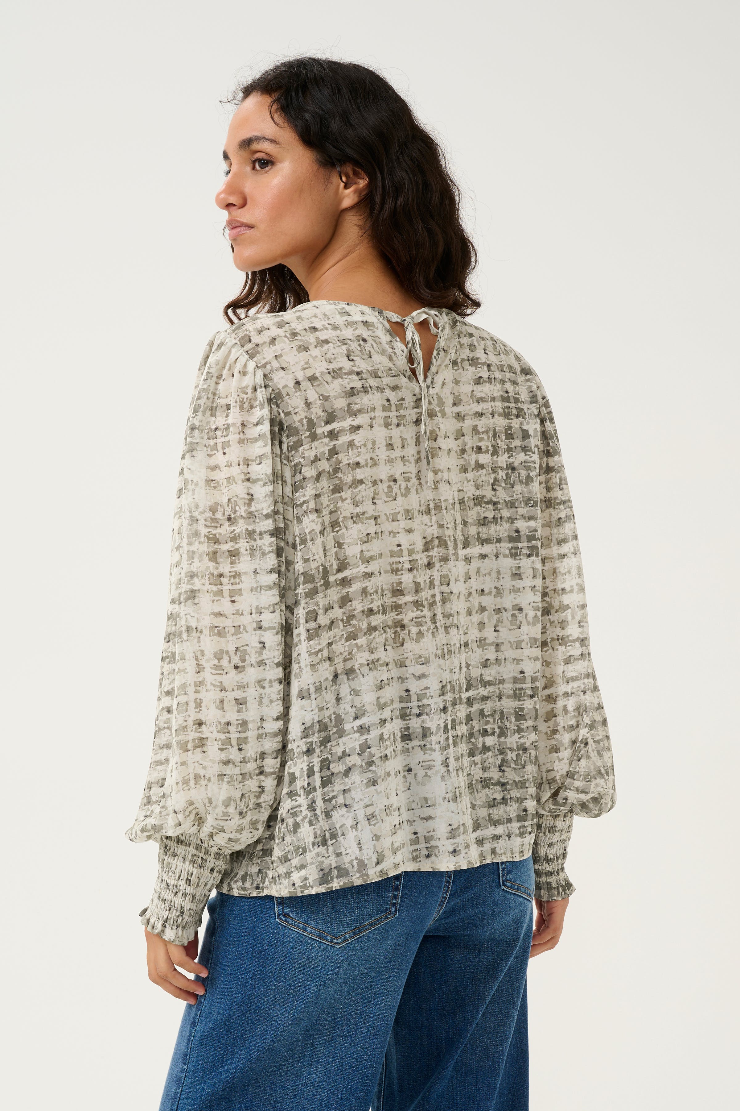 KAtrinike Blouse LOOKBOOK BACK 10509411-106805