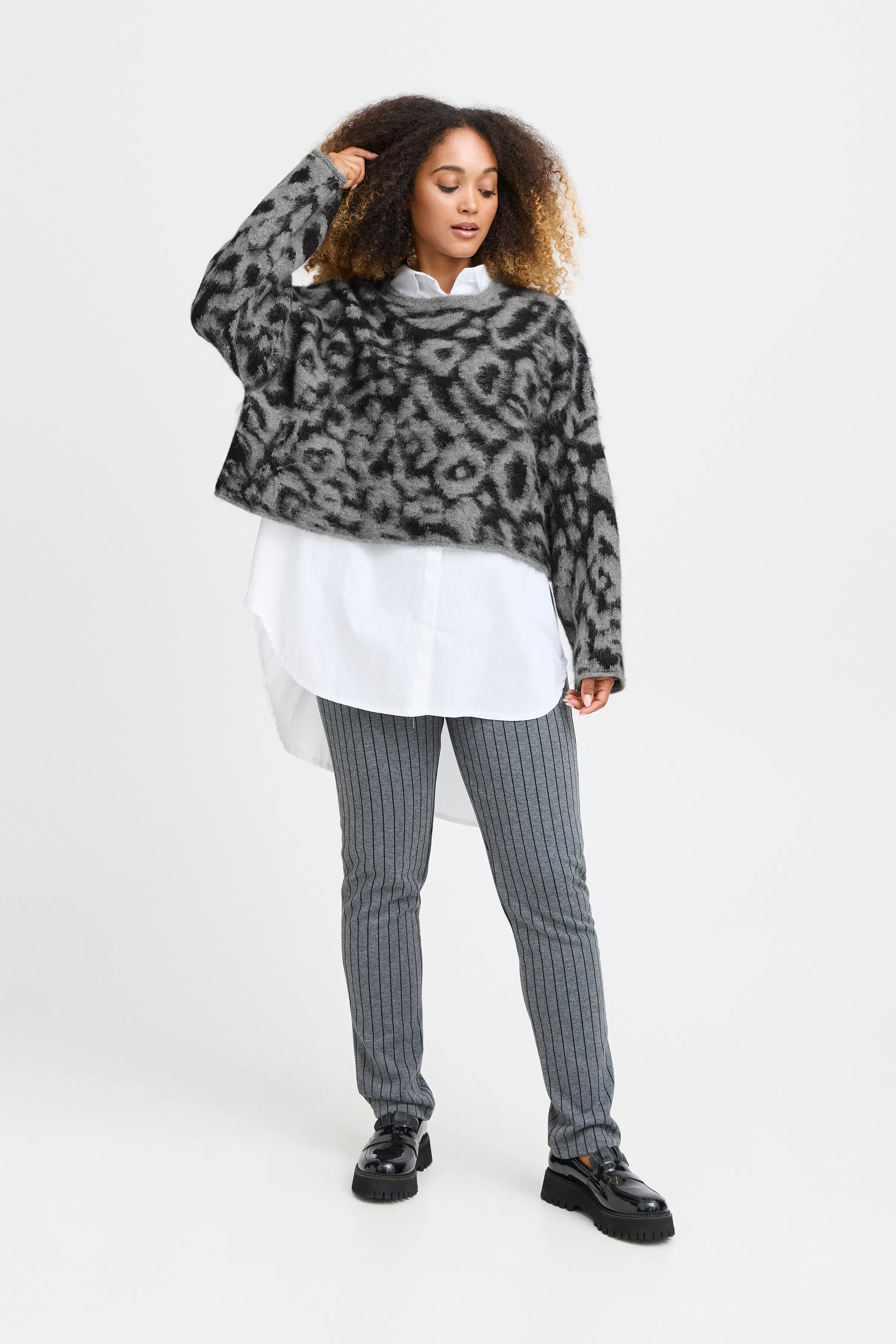 SBBEKA Pullover LOOKBOOK FRONT 22100777-203619