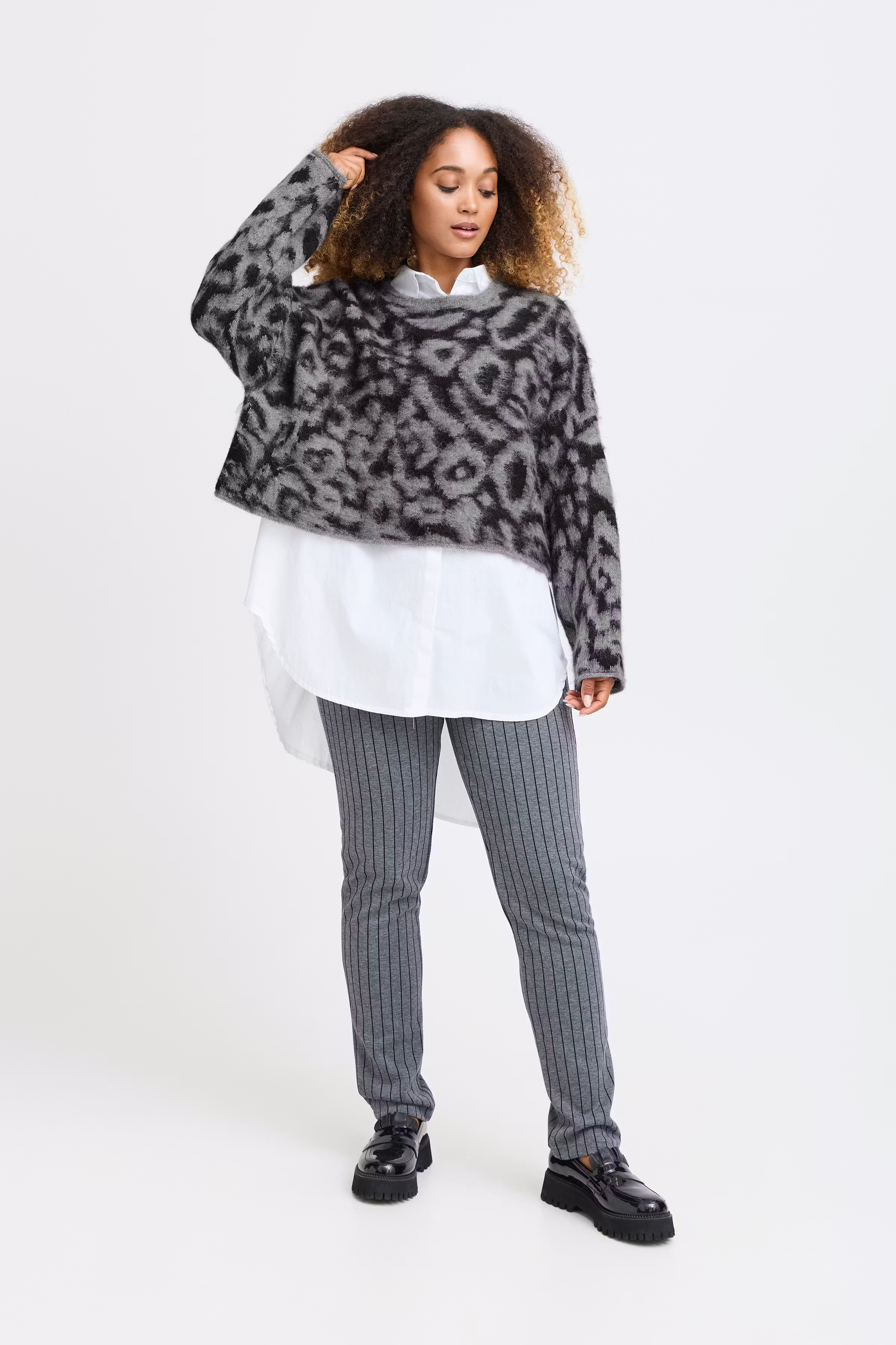 SBBEKA Pullover LOOKBOOK FRONT 22100777-203619