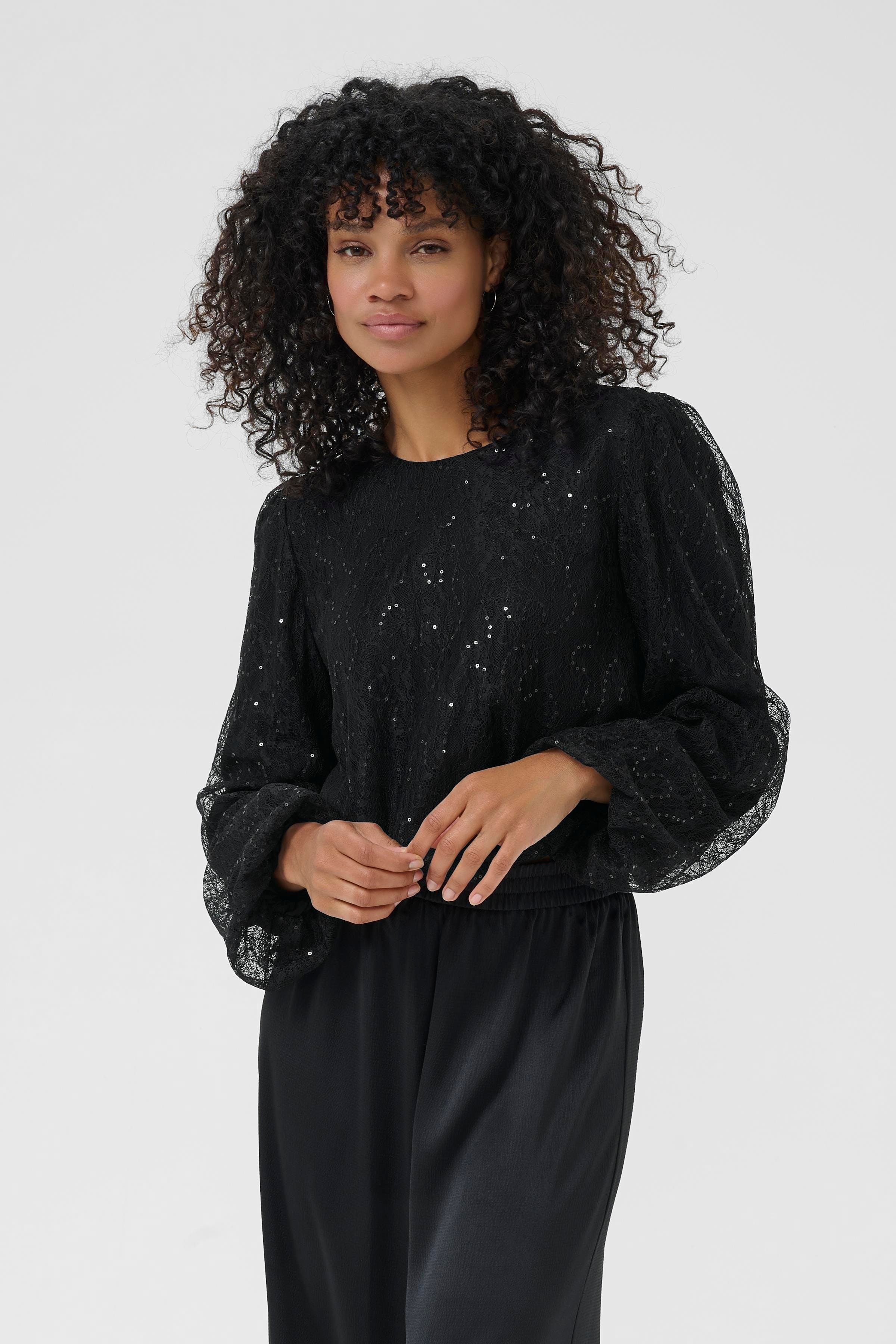 KAotilia Bluse LOOKBOOK FRONT 10510968-100121