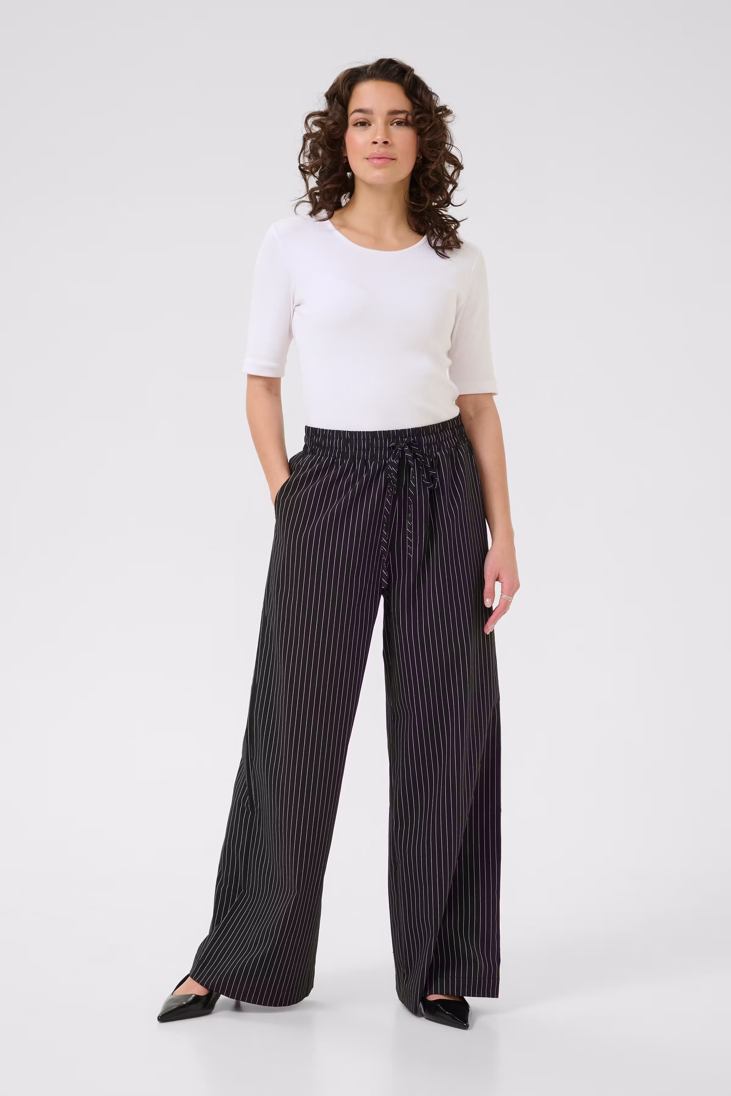 KAeliana Trousers LOOKBOOK FRONT 10510610-108244