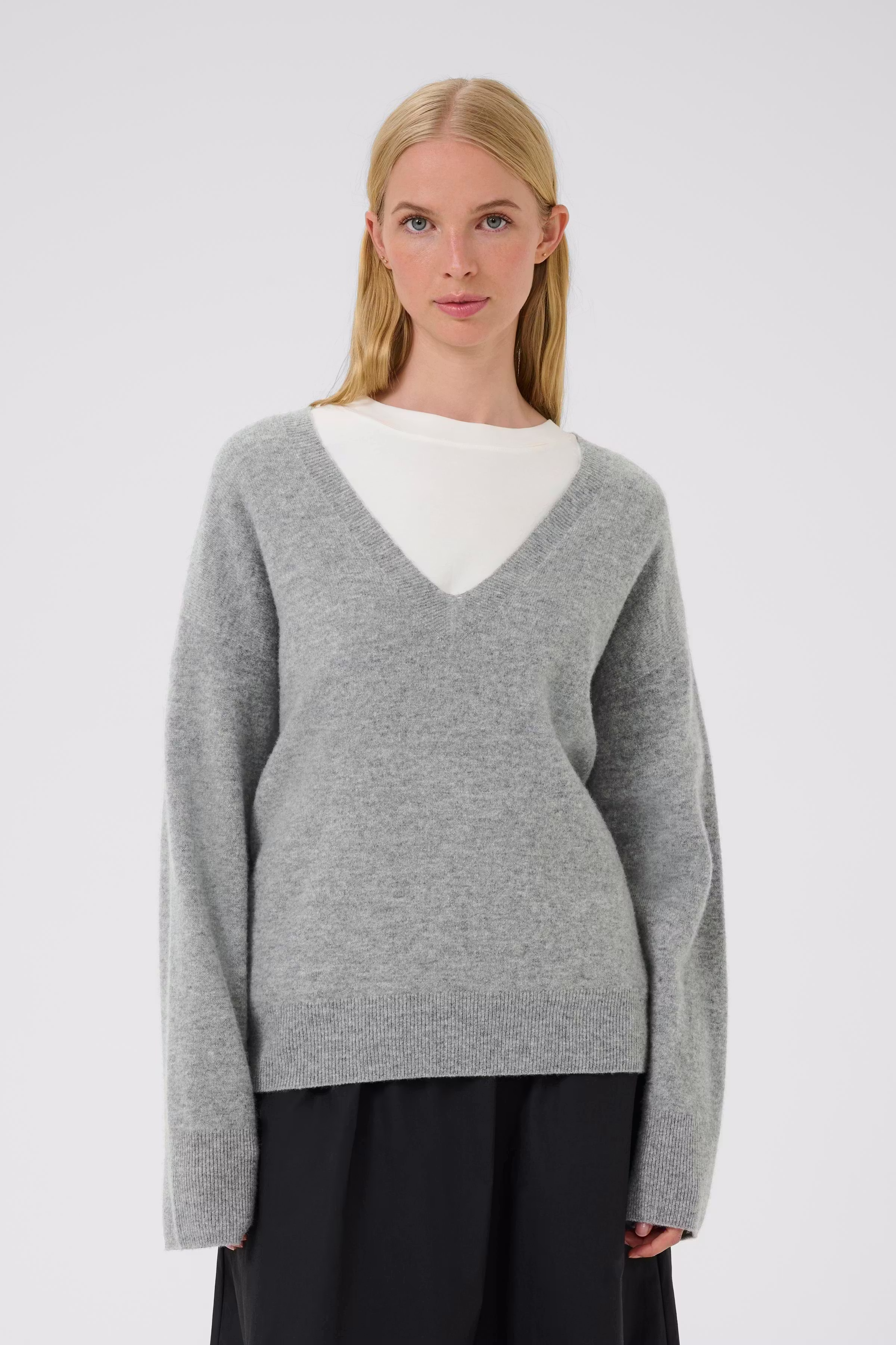 KBAnemone Pullover in 100% wool LOOKBOOK FRONT 10105773-103702