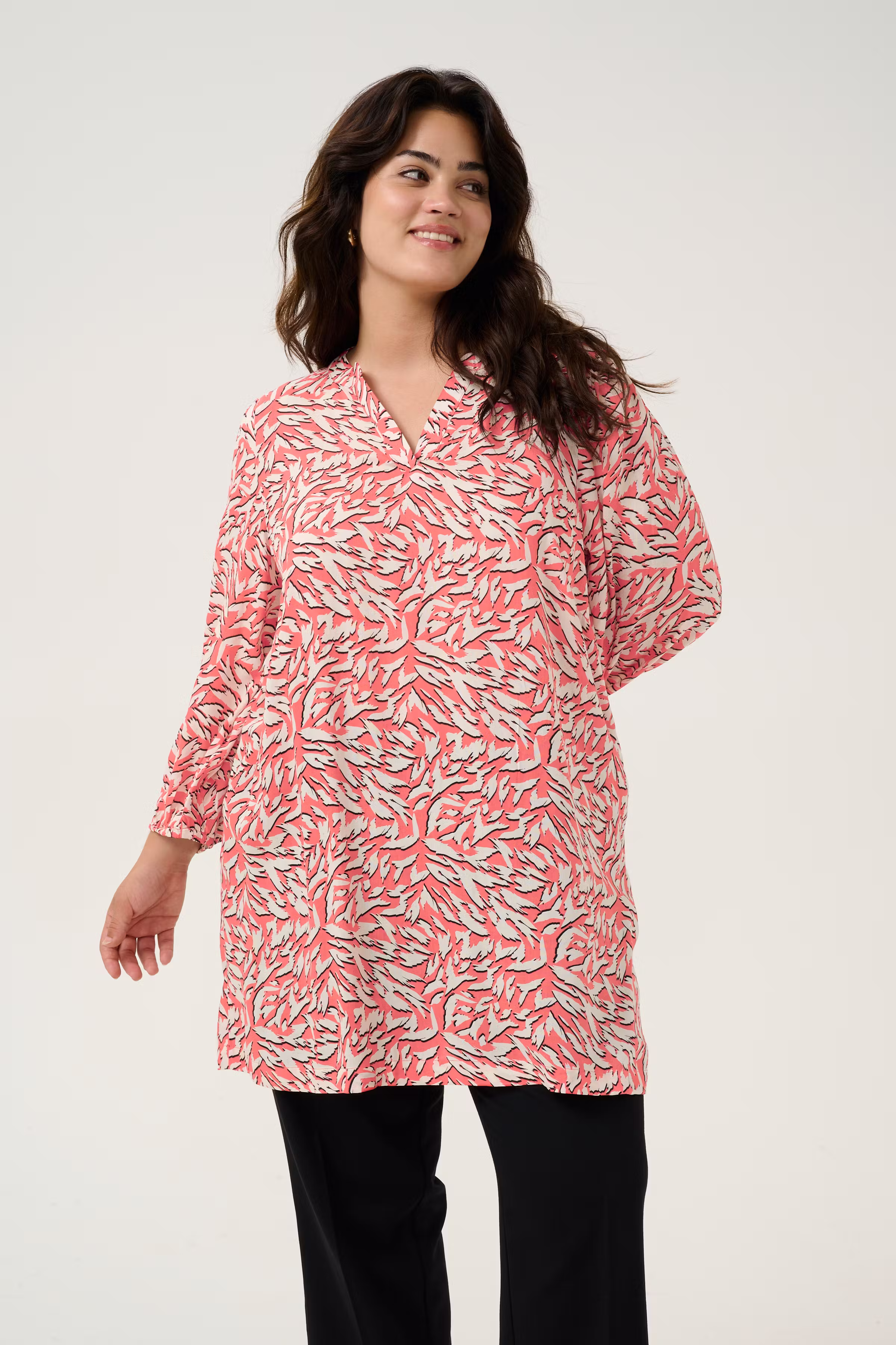 KCjenny Tunic LOOKBOOK FRONT 10582228-106092