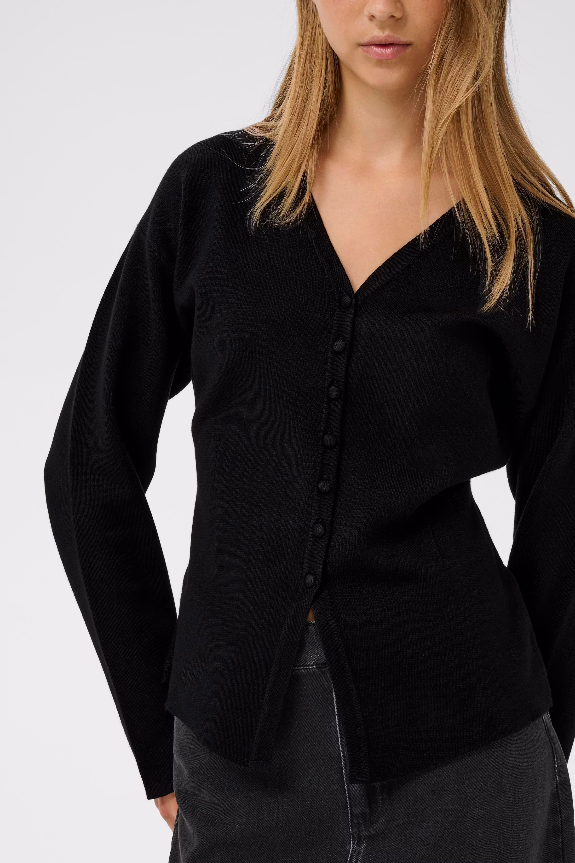 YenahIW Fitted Cardigan LOOKBOOK DETAIL 30111125-194008